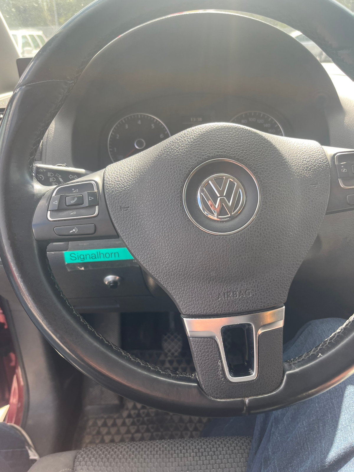 Volkswagen Touran 2011, photo 8/8
