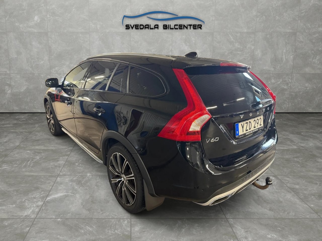 Volvo V60 Cross Country 2018, photo 4/10