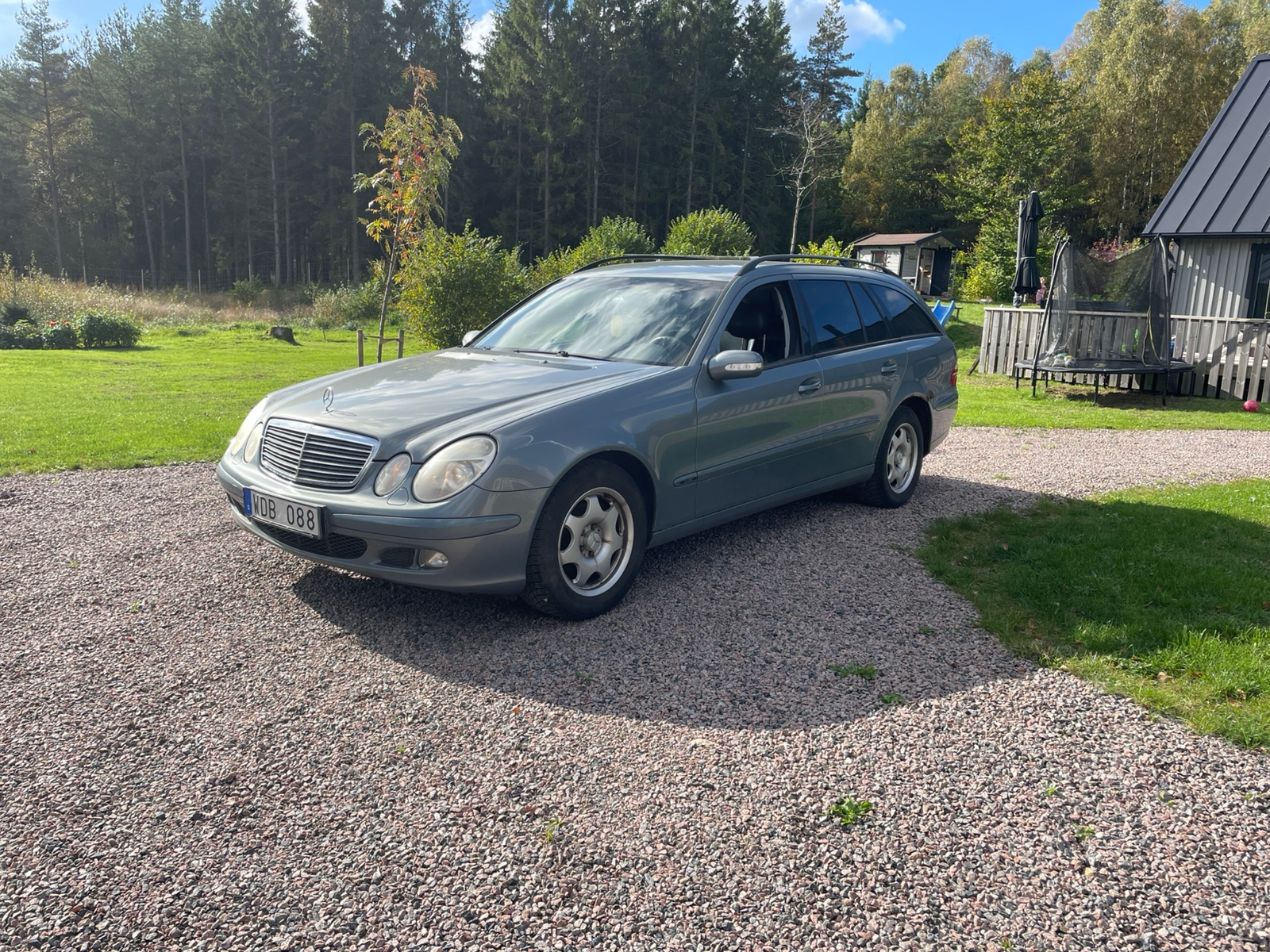 Mercedes-Benz E 2005, kuva 2/10
