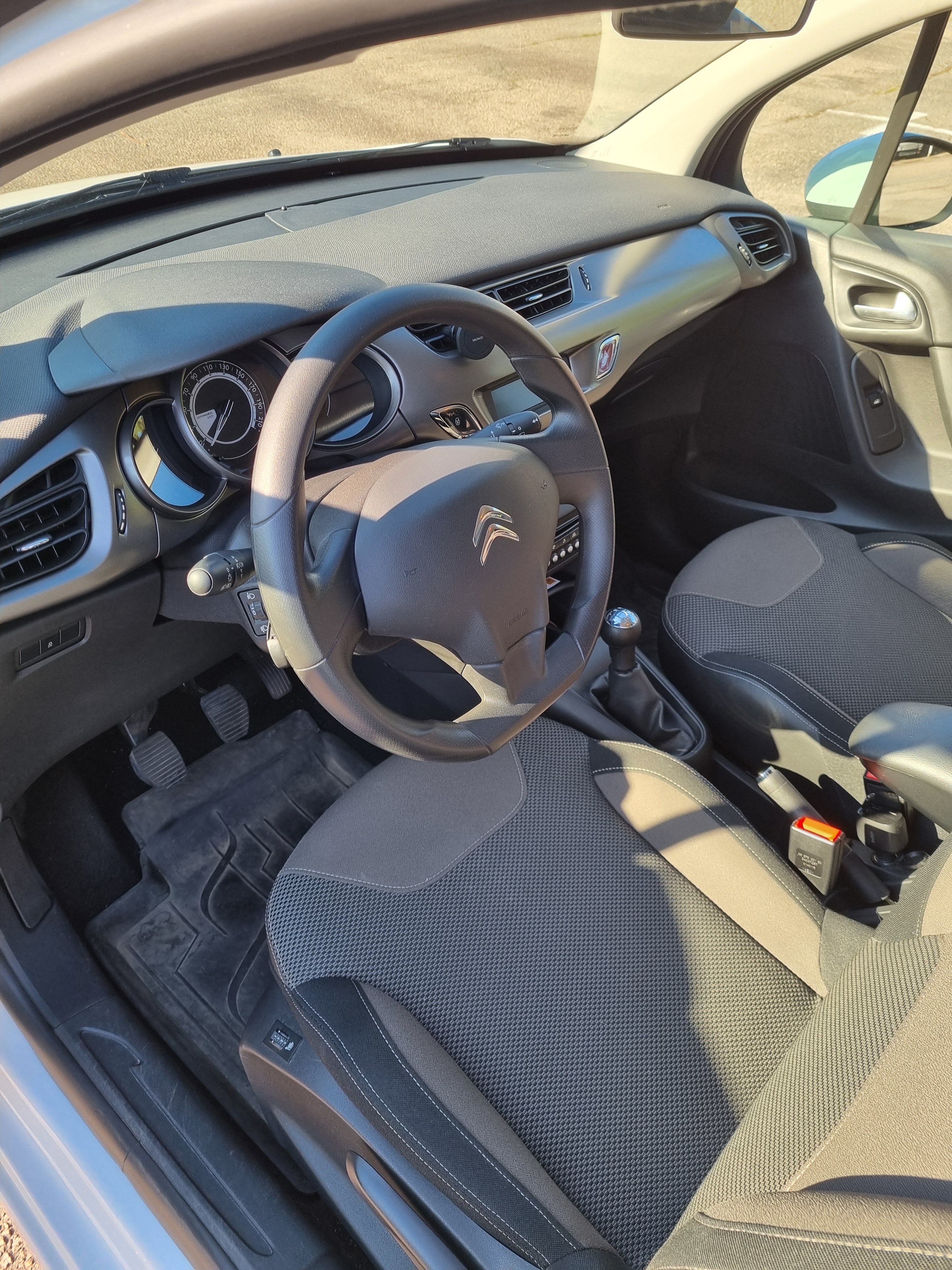 Citroen C3 1.2 PureTech VTi 82 Manuell 2015, bild 7/10