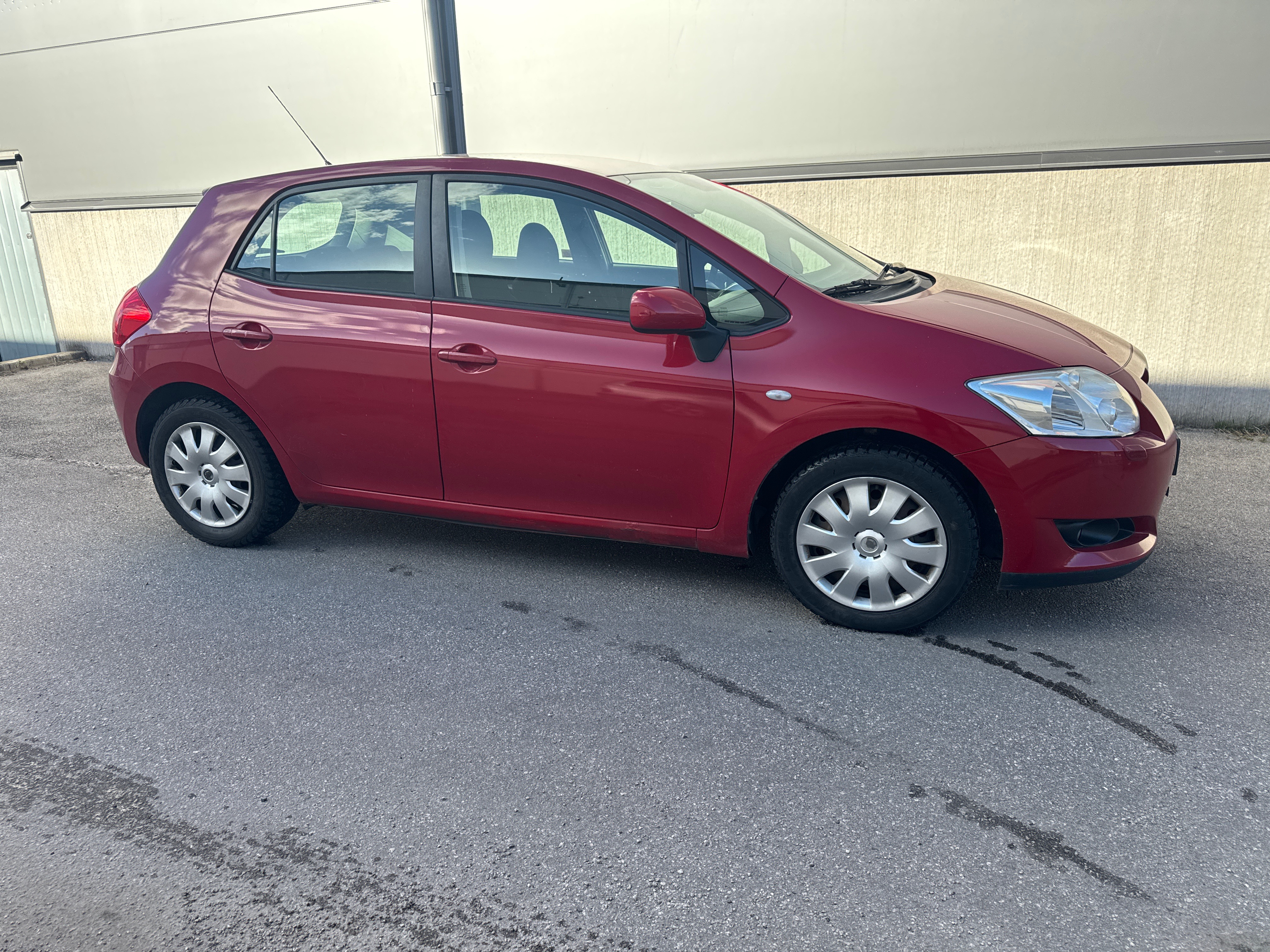 Toyota Auris 5-dörrar 1.4 D-4D Manuell 2007, bild 2/6