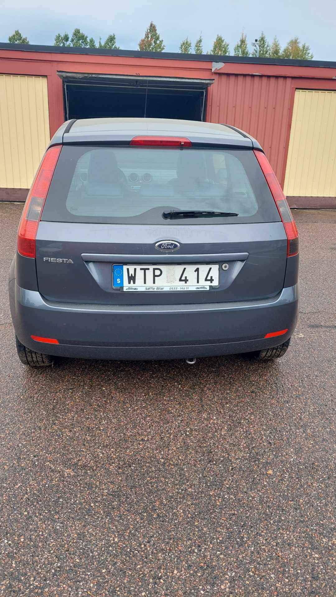 Ford Fiesta 3-dörrar 1.3 Manuell 2005, bild 2/6
