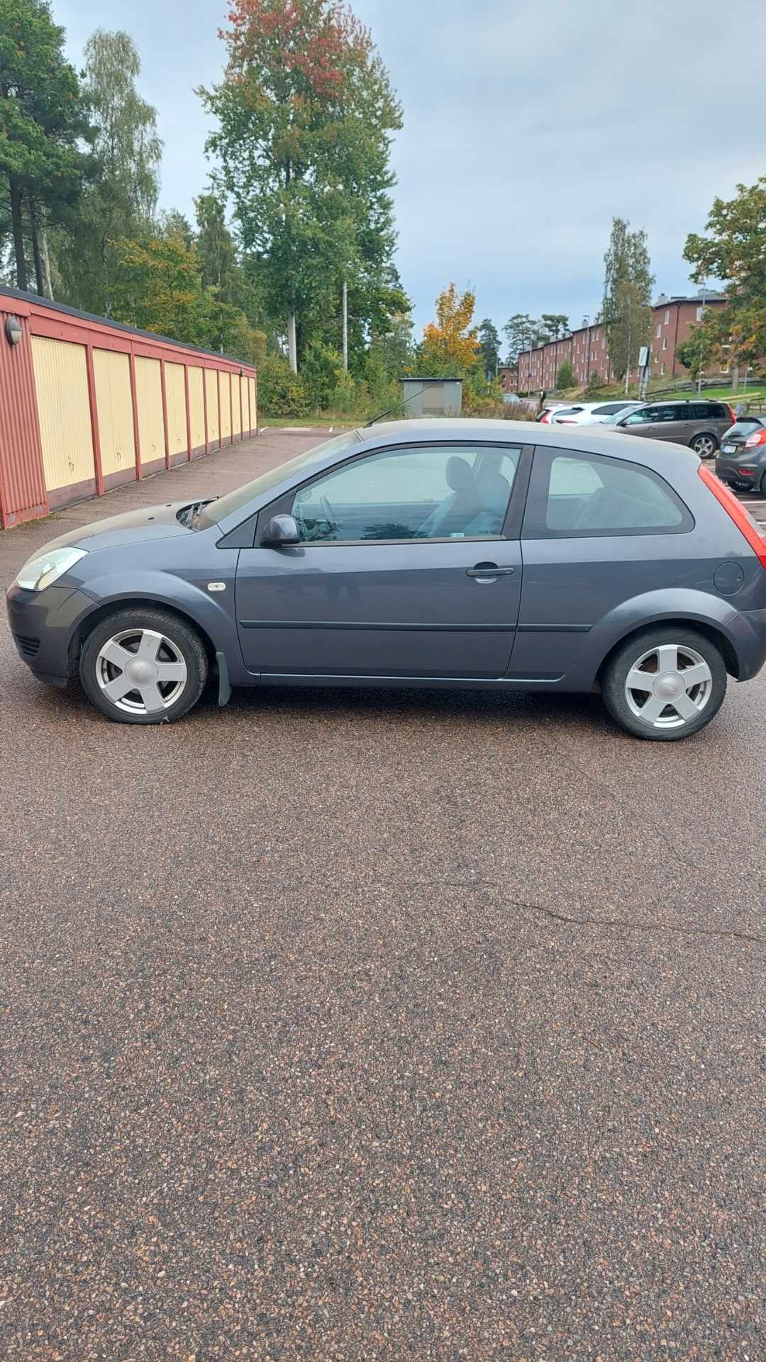 Ford Fiesta 3-dörrar 1.3 Manuell 2005, bild 3/6