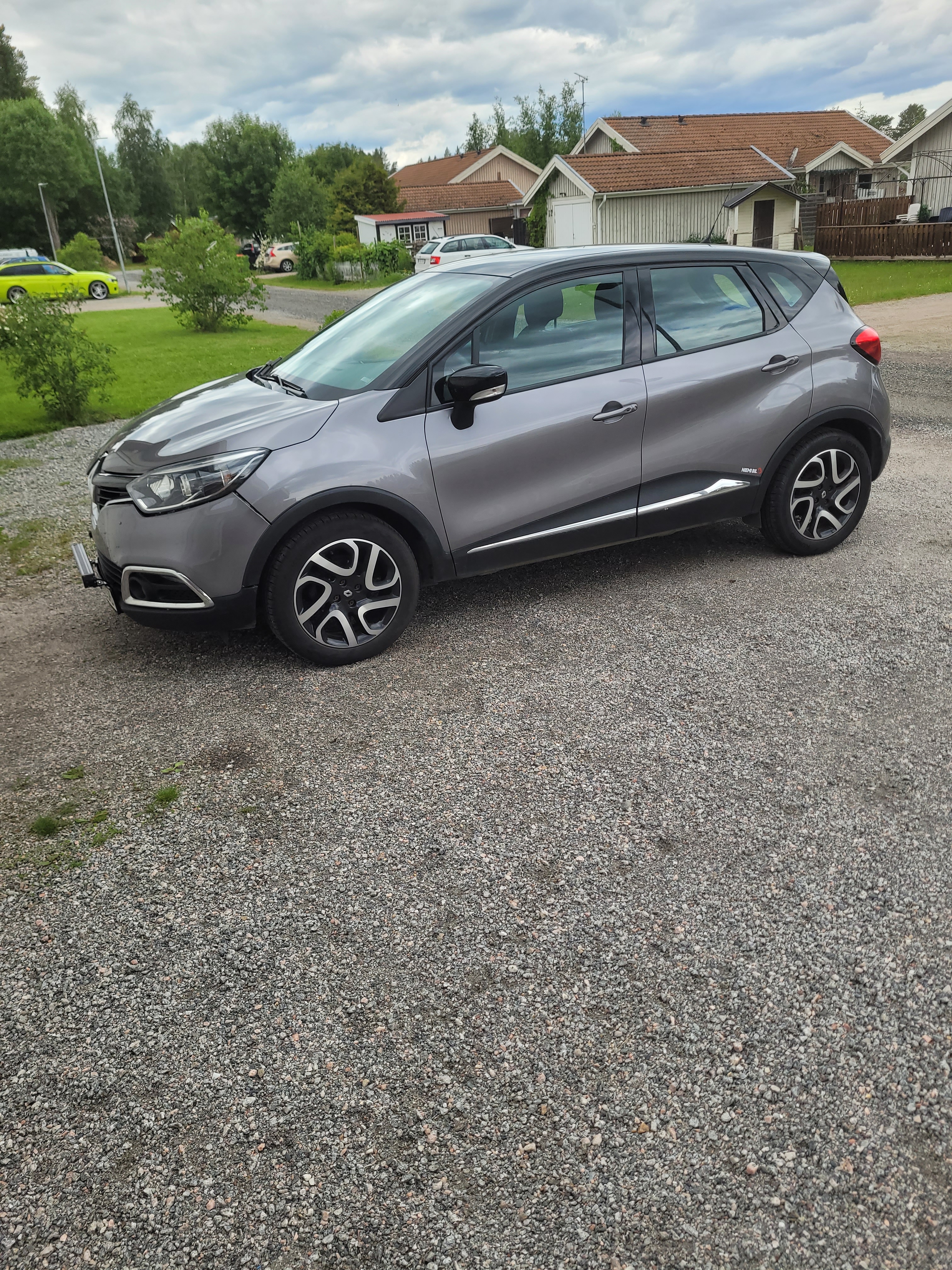 Renault Captur 0.9 TCe Manuell 2015, bild 2/4