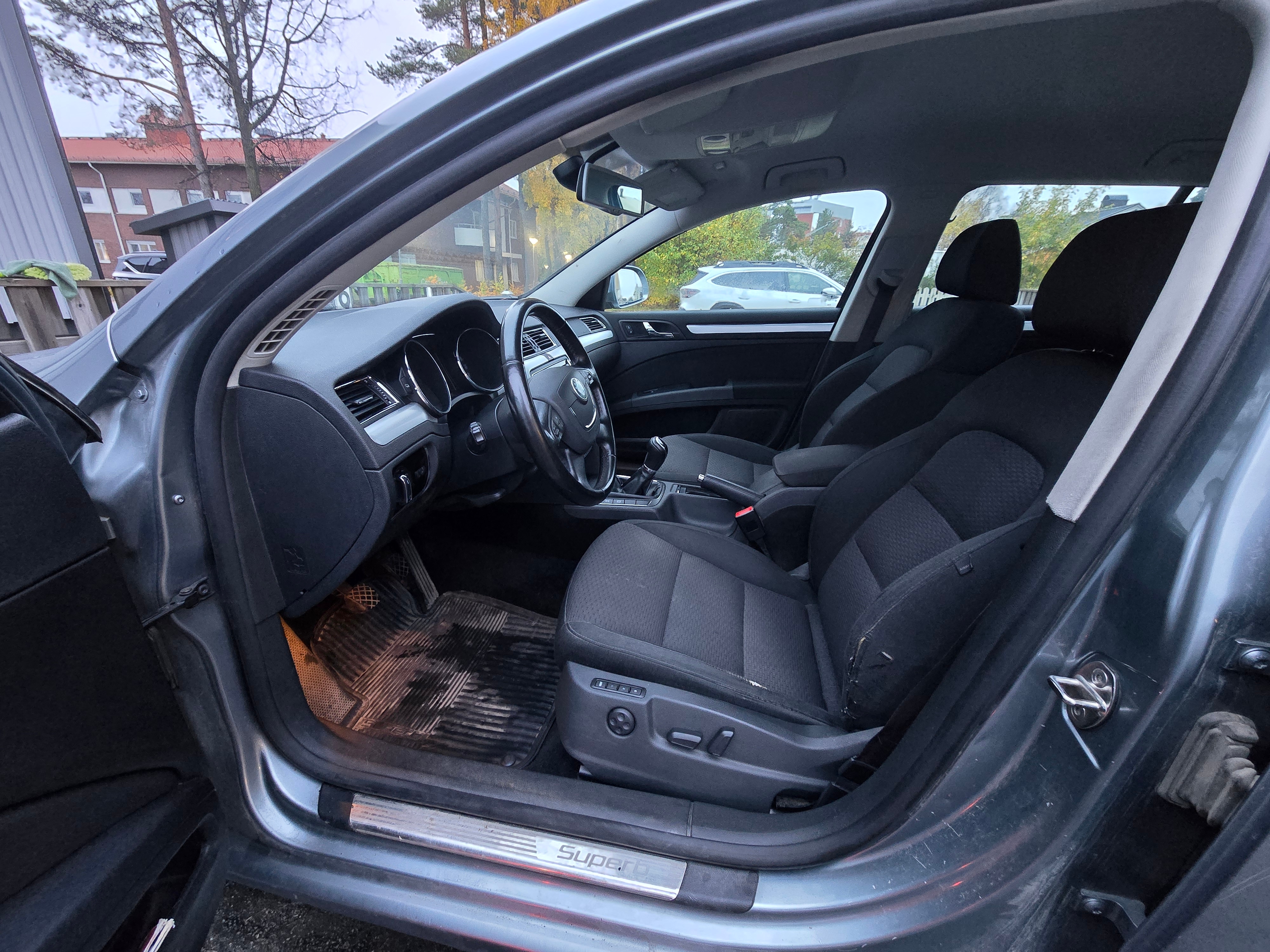 Skoda Superb Kombi 2.0 TDI Manuell 2010, bild 3/6
