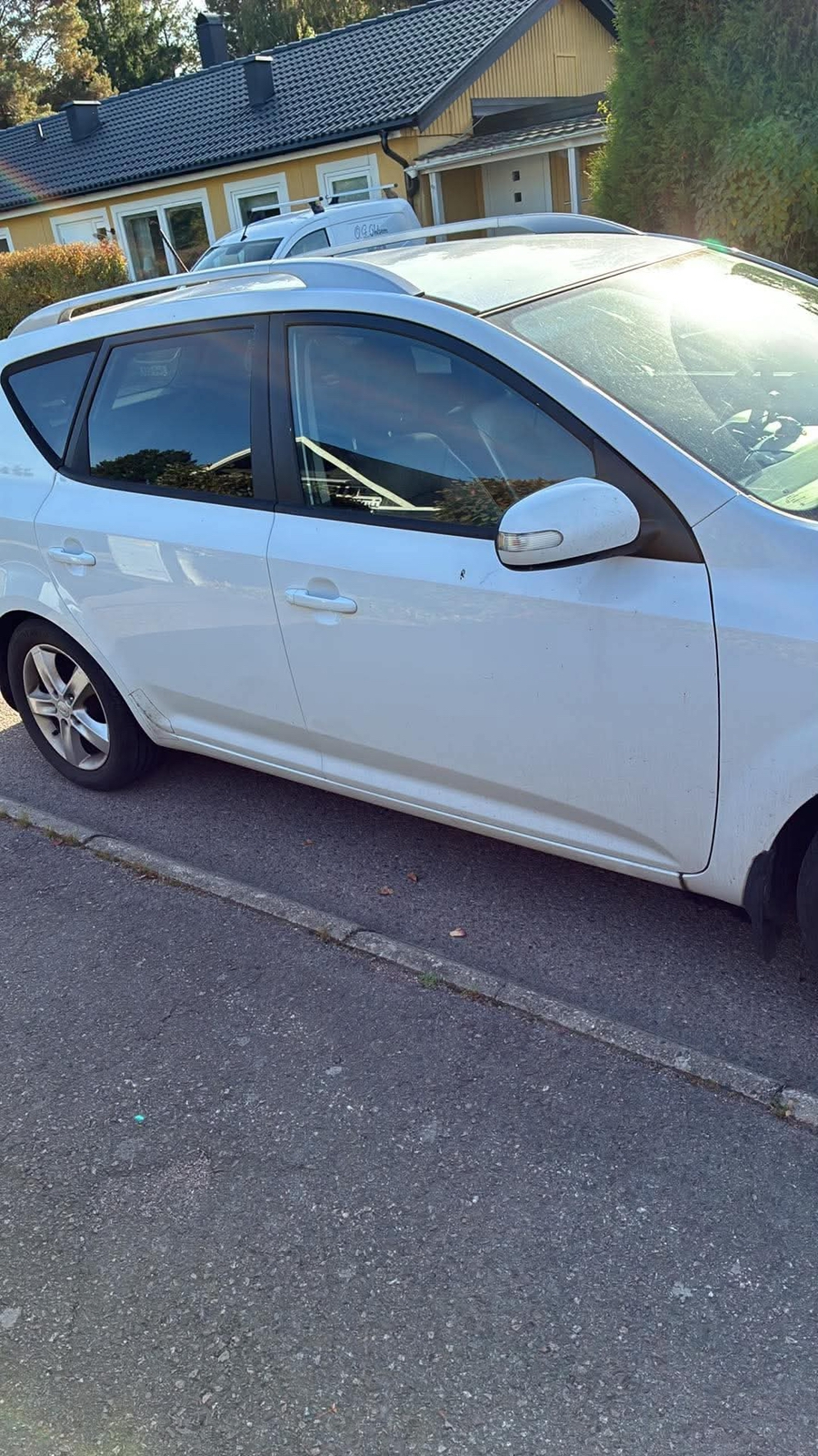 Kia Ceed _sw 1.6 CRDi Manuell 2012, bild 2/3