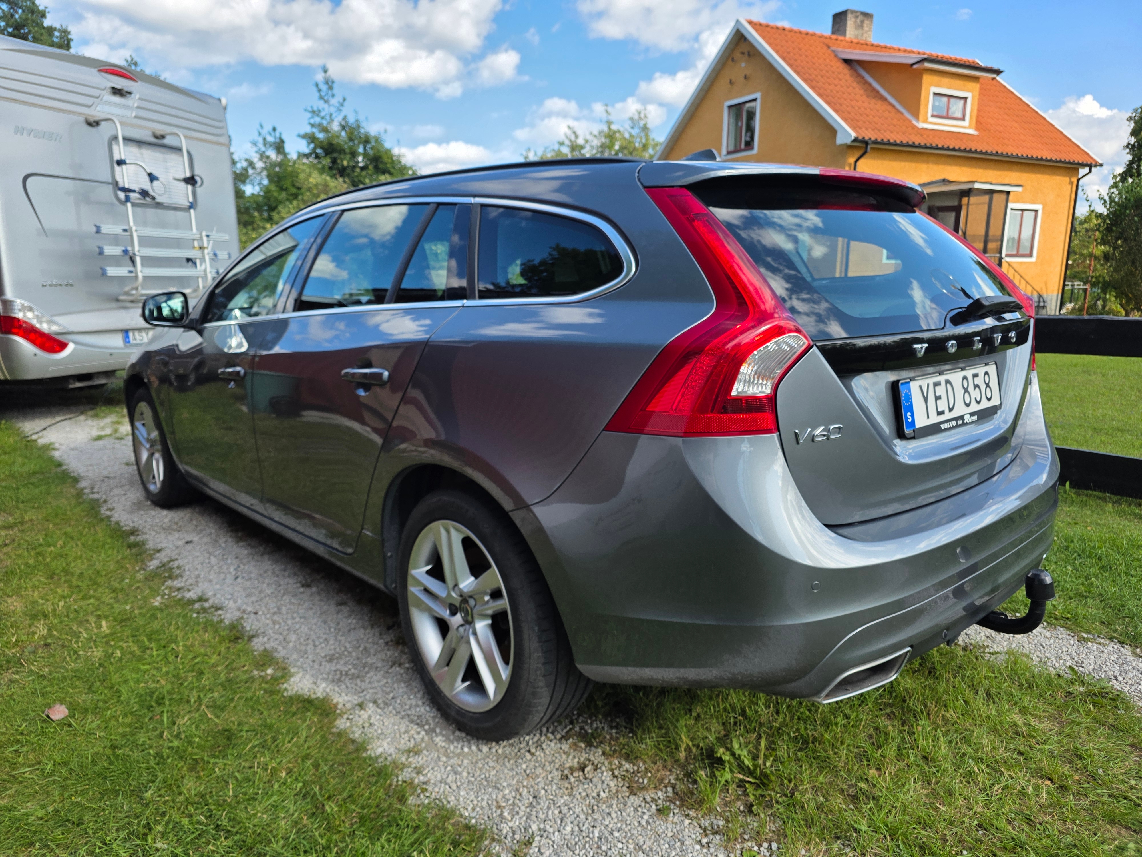 Volvo V60 D4 Manuell 2017, bild 2/4