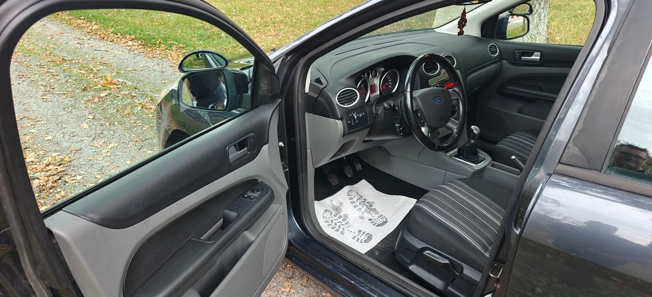 Ford Focus Kombi 1.8 Flexifuel Titanium 2010, bild 7/10