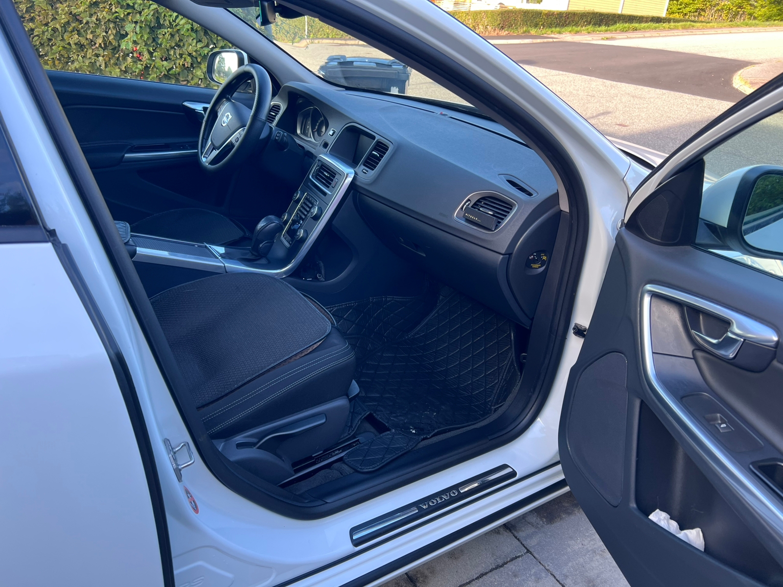 Volvo V60 D2 Geartronic 2017, bild 2/7