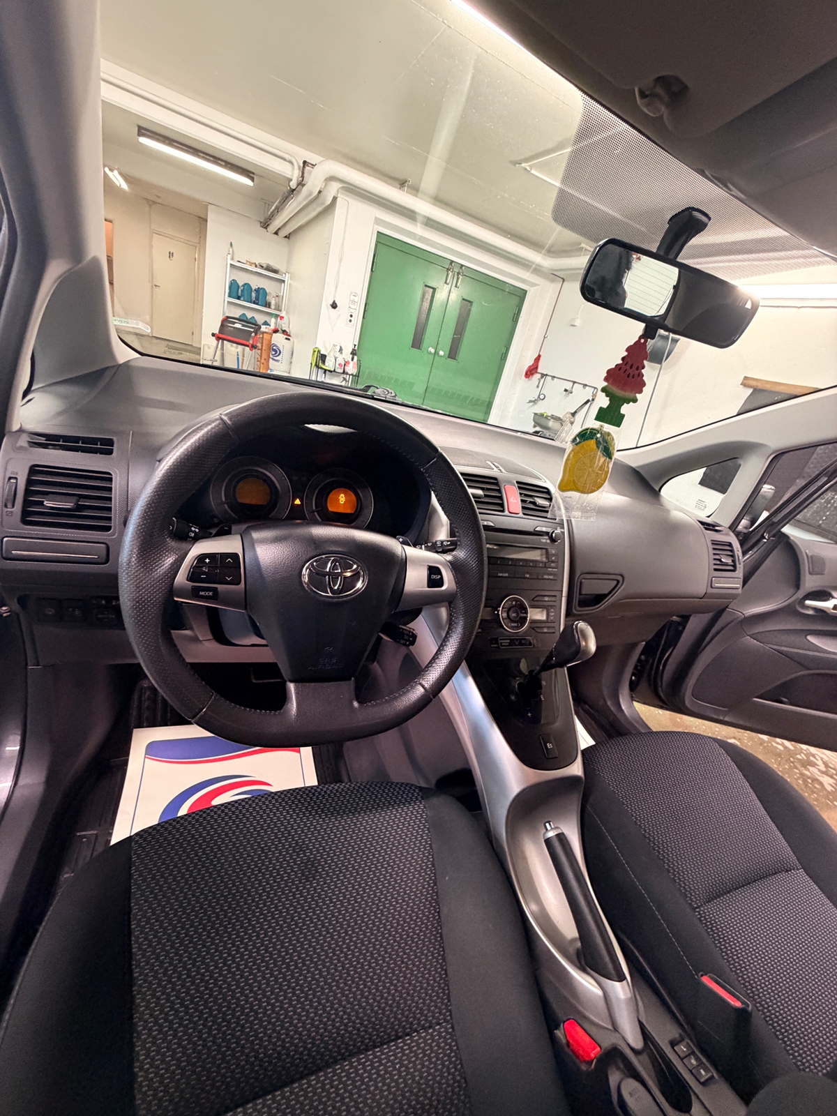 Toyota Auris 2011, photo 5/5