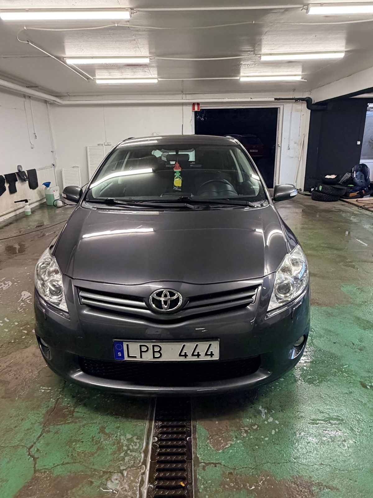Toyota Auris 2011, photo 2/5