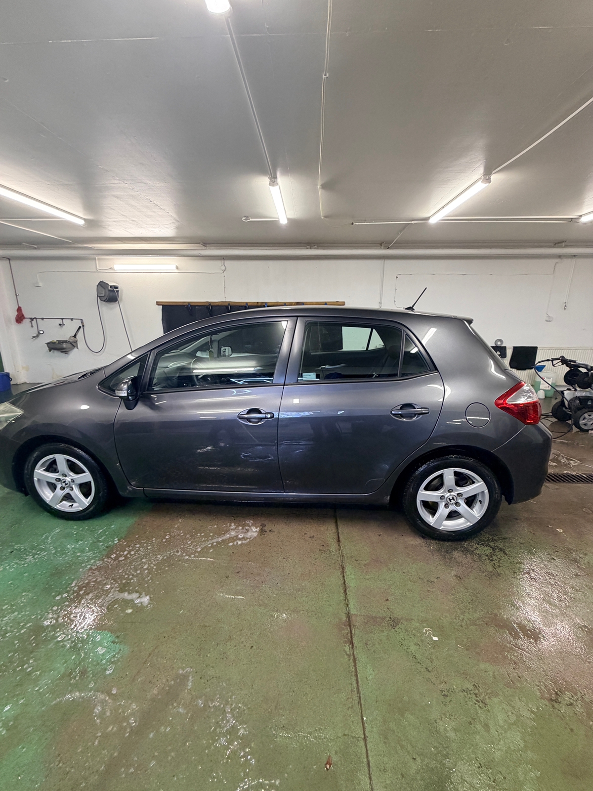 Toyota Auris 2011, photo 3/5