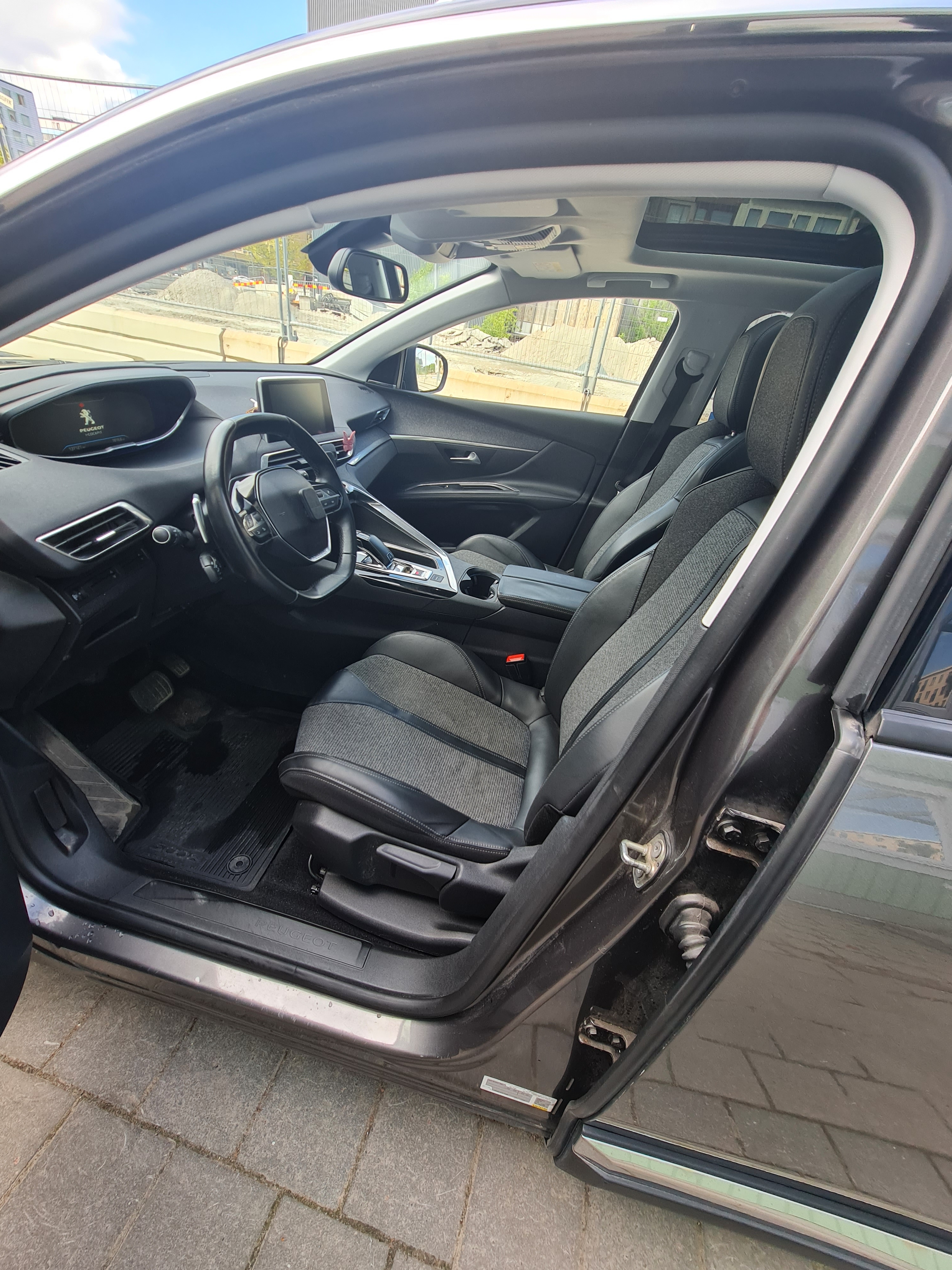 Peugeot 5008 1.2 PureTech 130 EAT 2017, bild 6/8
