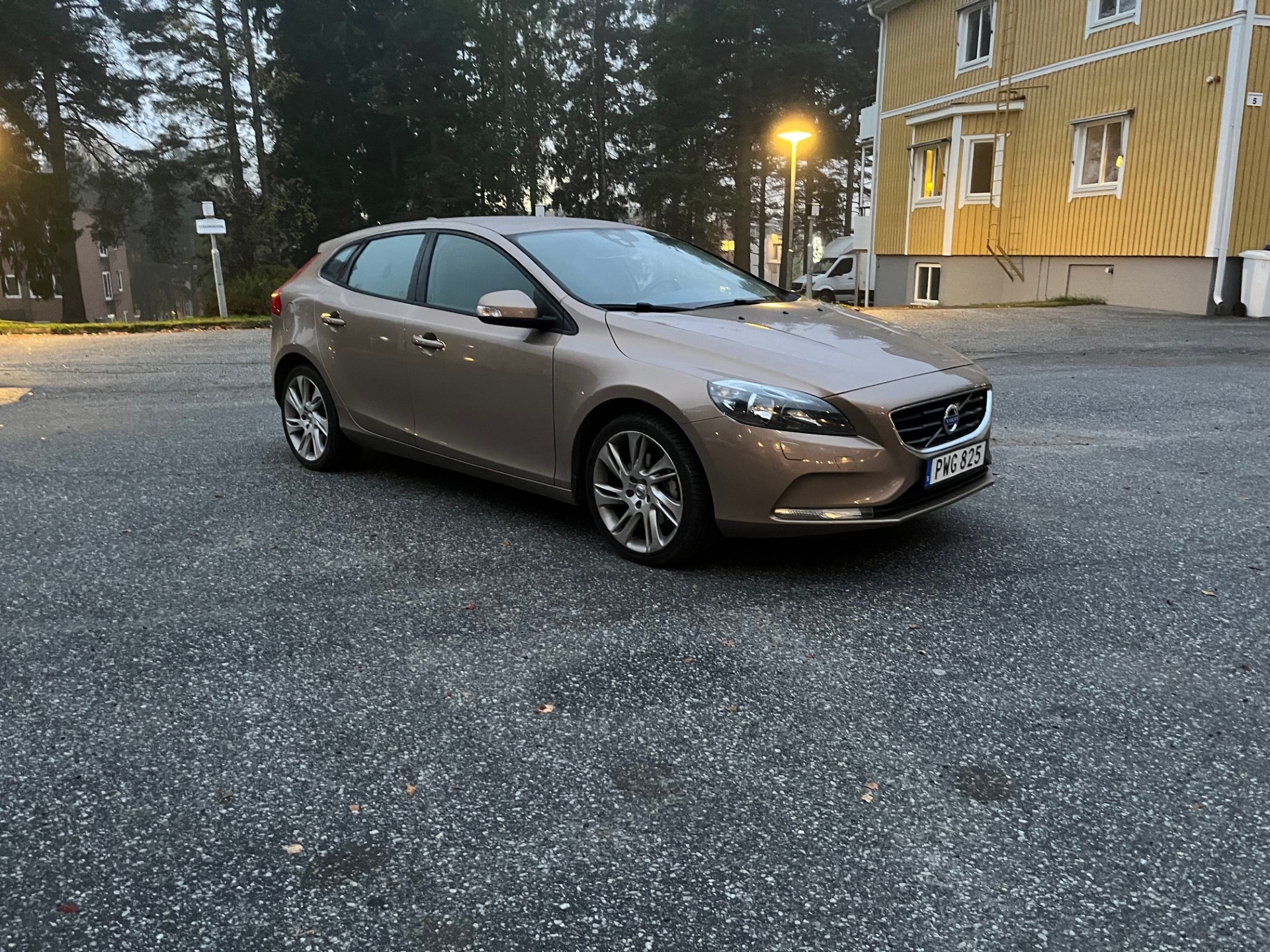 Volvo V40 T2 Manuell 2015, photo 4/7
