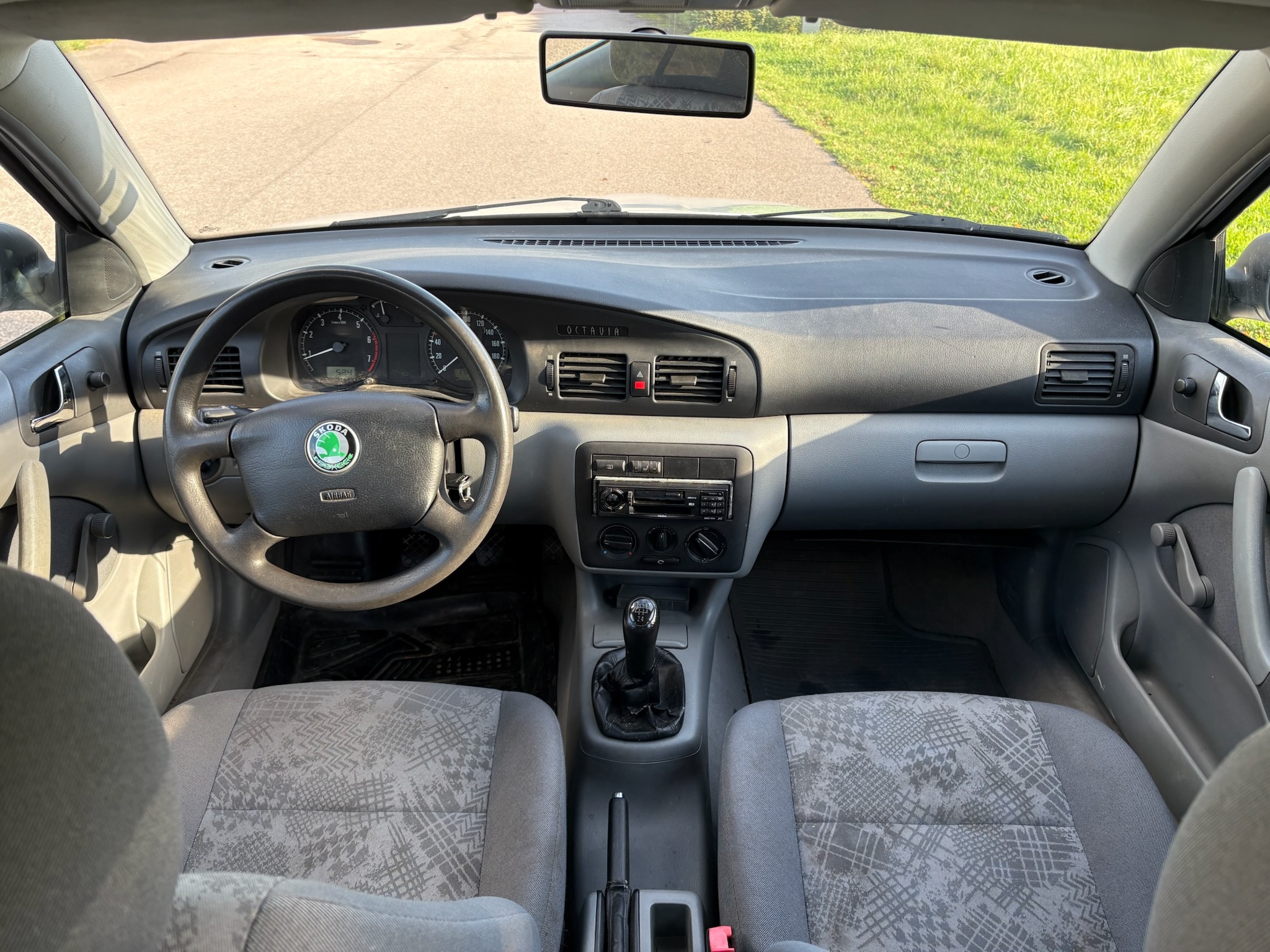 Skoda Octavia 1.6 Manuell 1999, bild 7/8