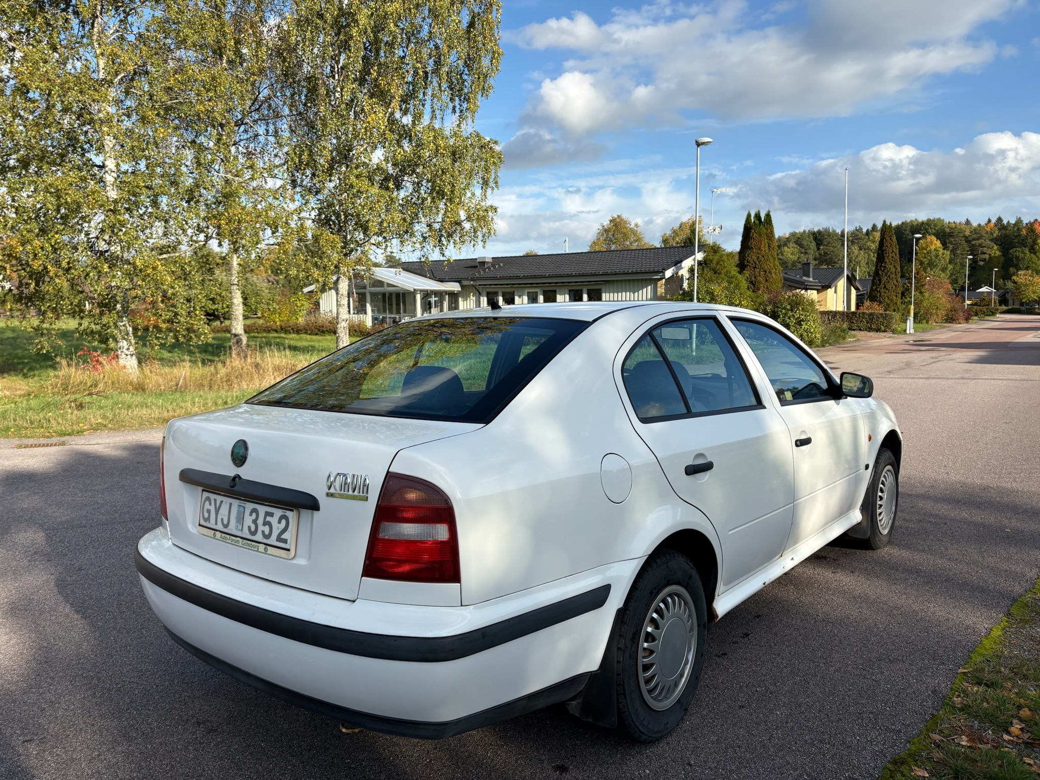 Skoda Octavia 1.6 Manuell 1999, bild 2/8