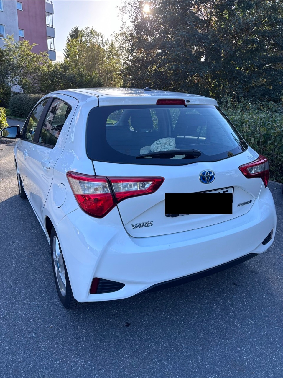 Toyota Yaris Hybrid e-CVT 2018, bild 5/6