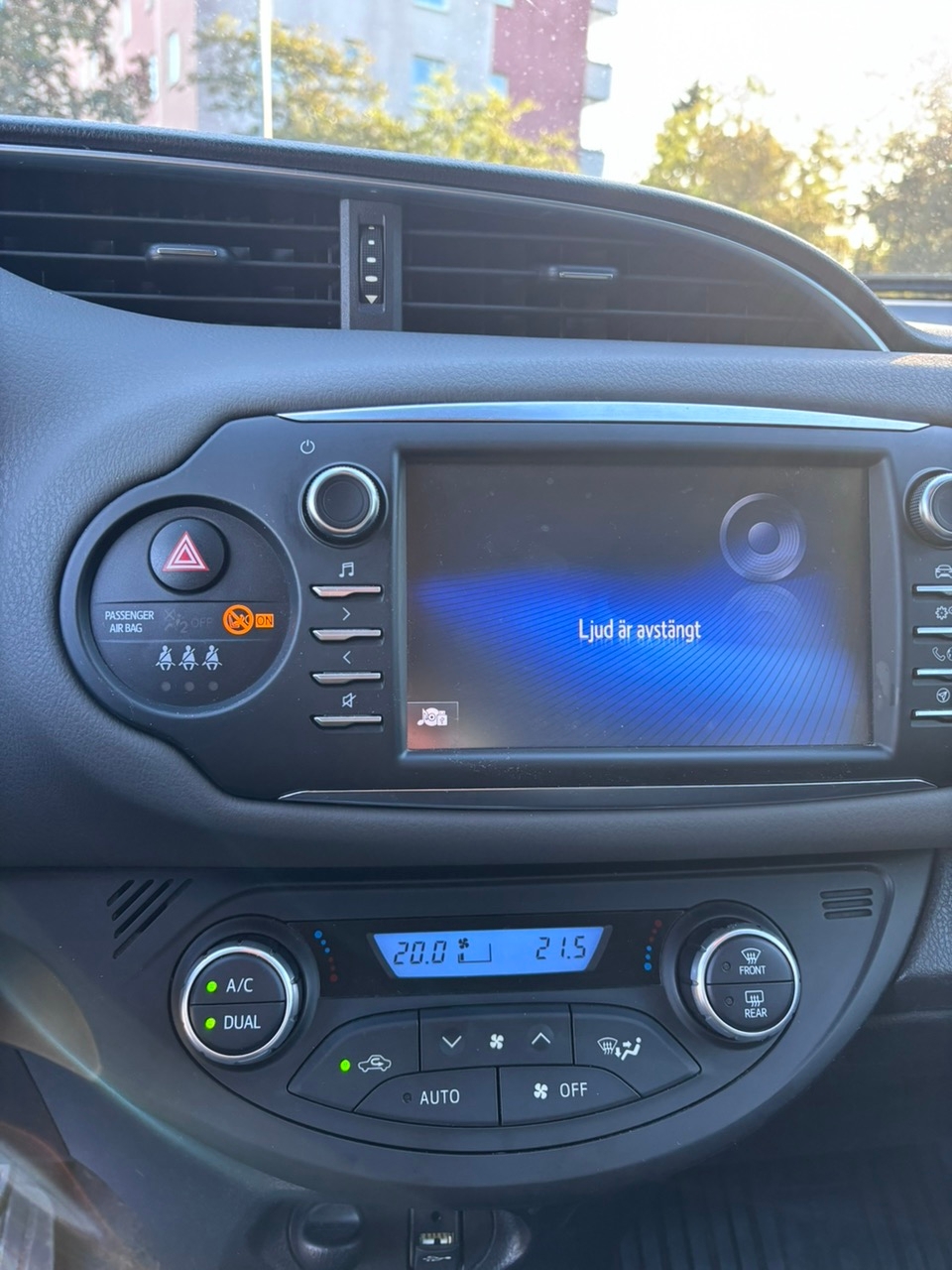 Toyota Yaris Hybrid e-CVT 2018, bild 6/6