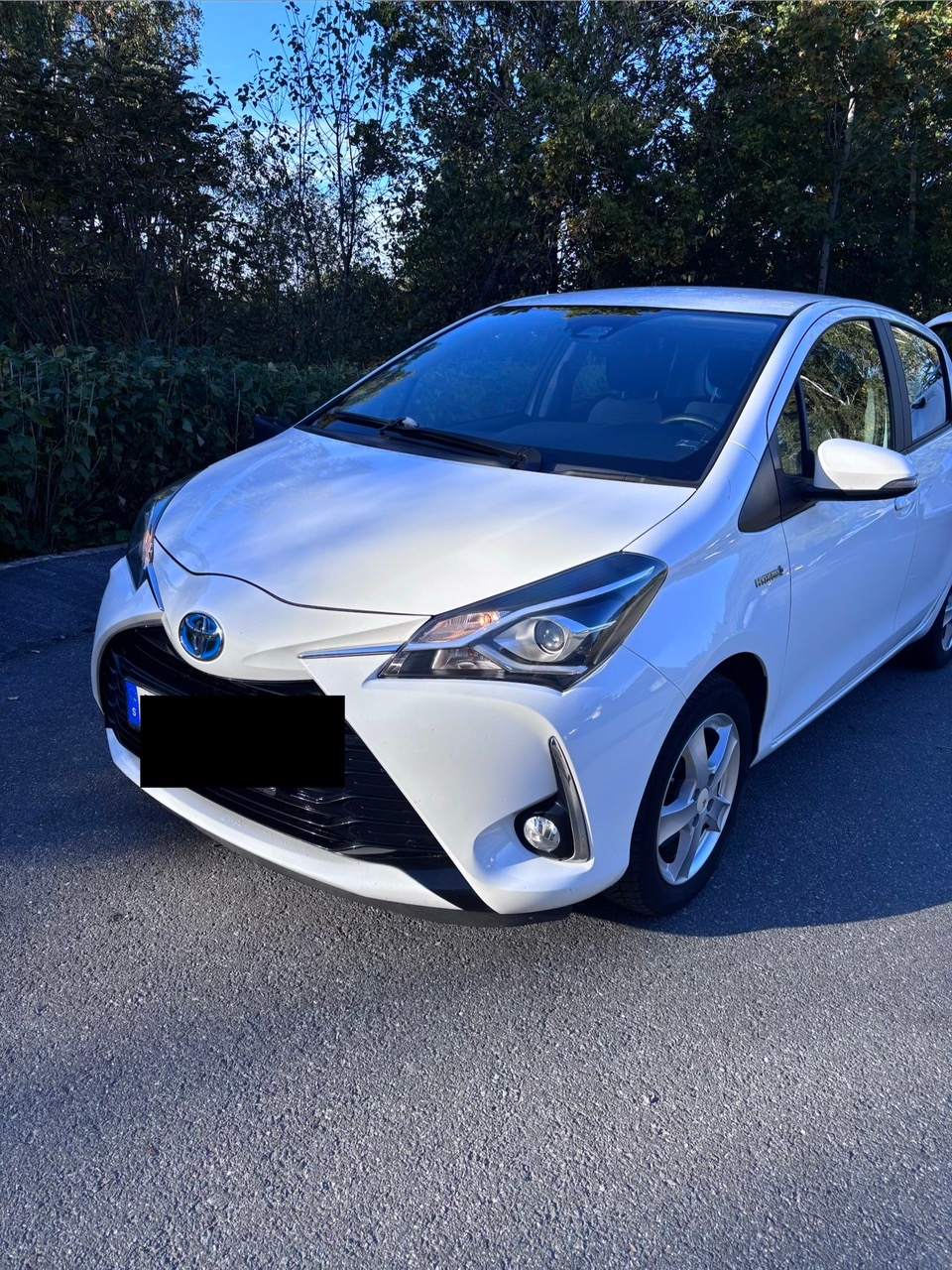 Toyota Yaris Hybrid e-CVT 2018, bild 2/6