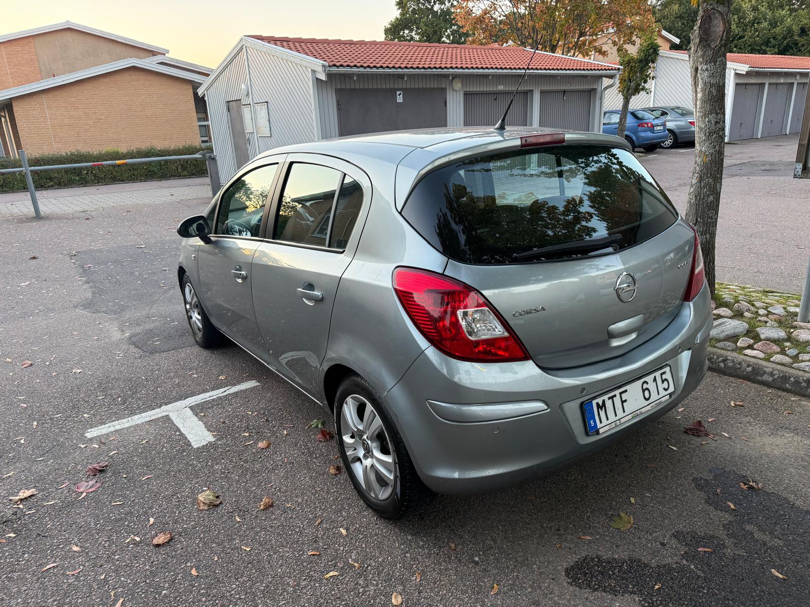 Opel Corsa 5-dörrar 1.2 ecoFLEX Manuell 2012, bild 4/9