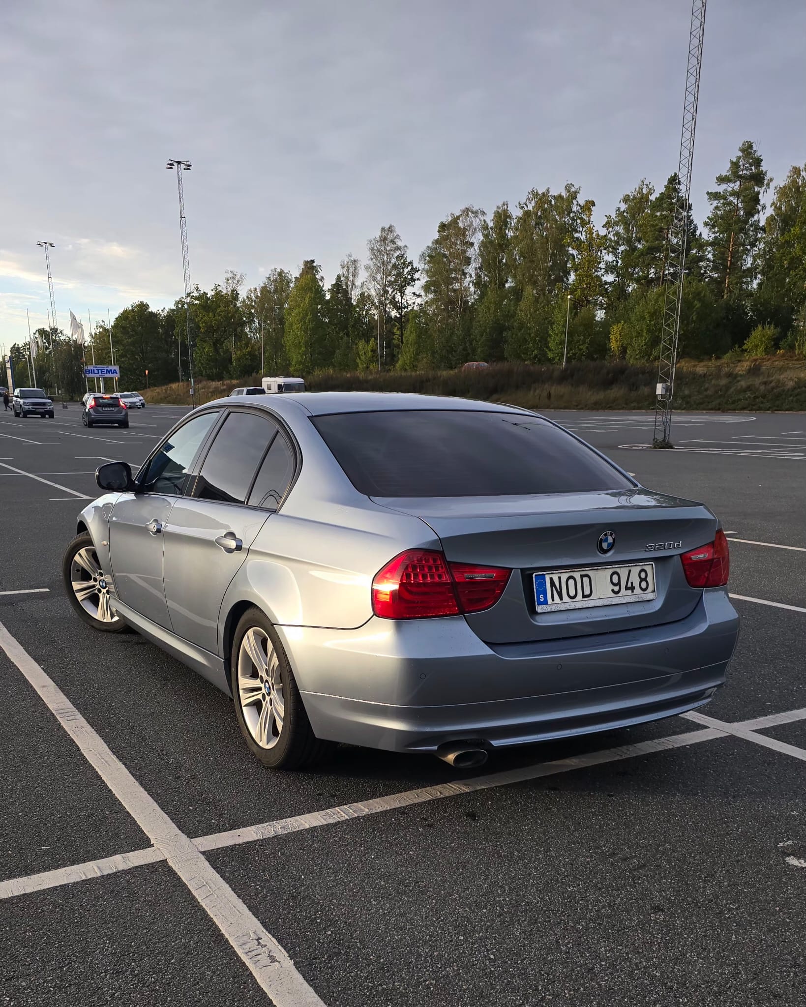 BMW 320 2010, bild 2/10