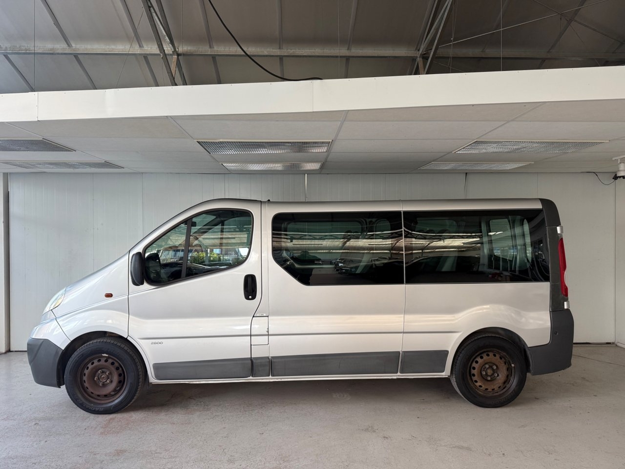 Opel Vivaro 2012, bild 2/10