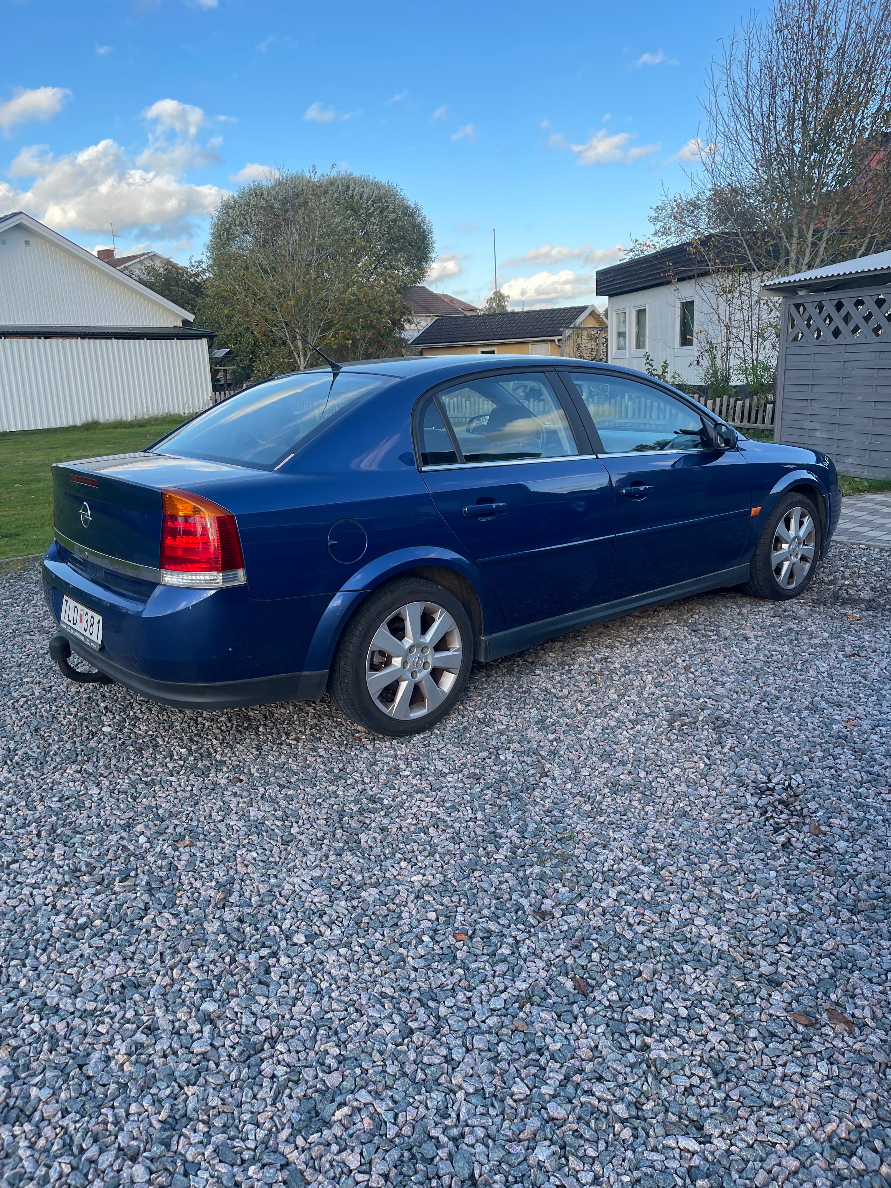 Opel Vectra Sedan 2.2 Manuell 2002, bild 2/3