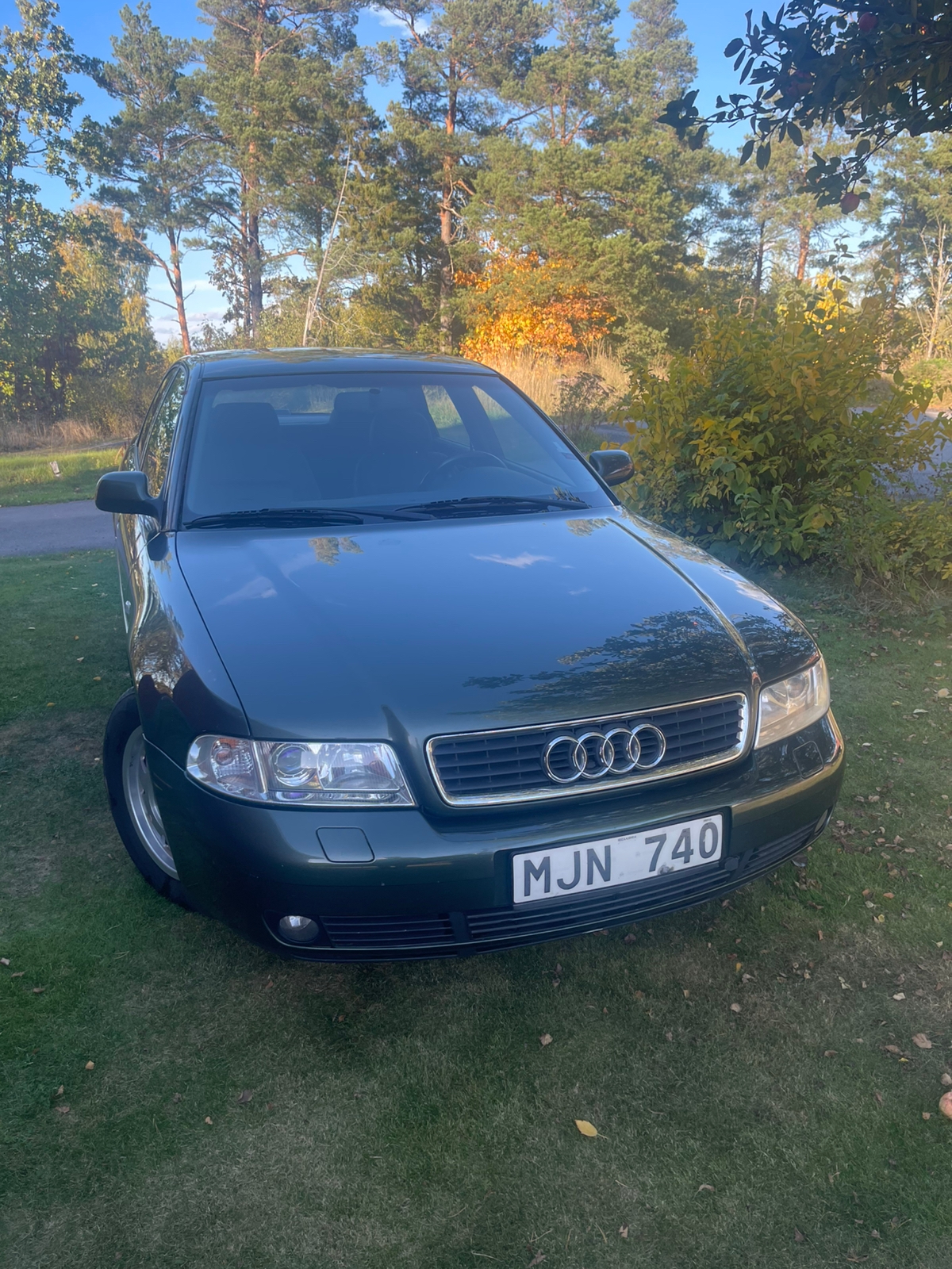 Audi A4 Sedan 1.8 T Manuell 1999, bild 2/10