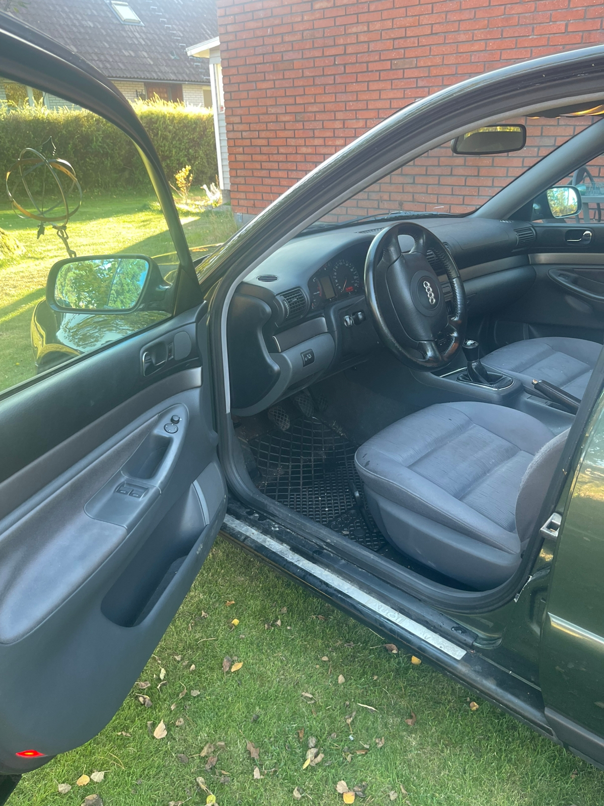 Audi A4 Sedan 1.8 T Manuell 1999, bild 6/10