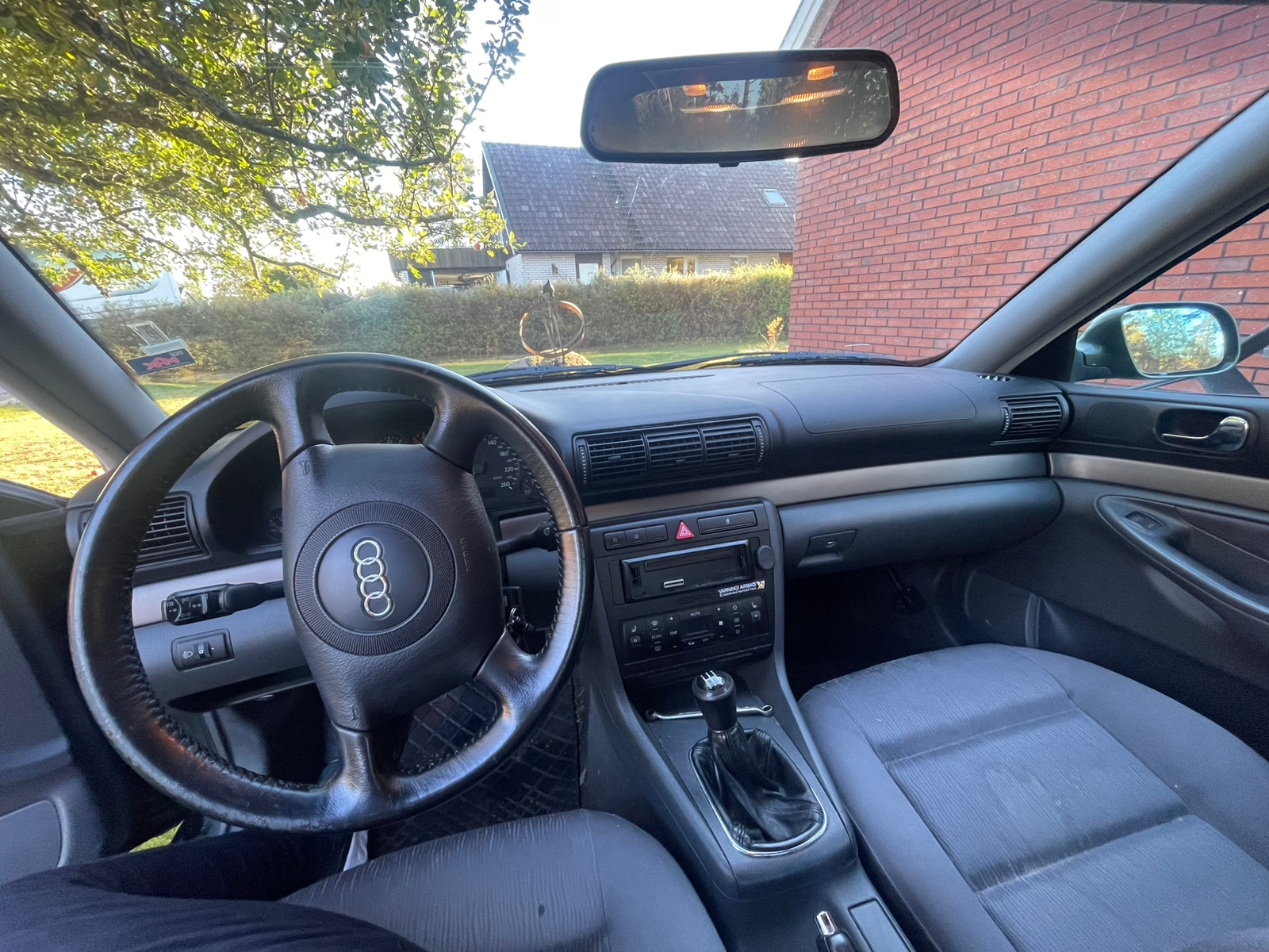 Audi A4 Sedan 1.8 T Manuell 1999, bild 7/10
