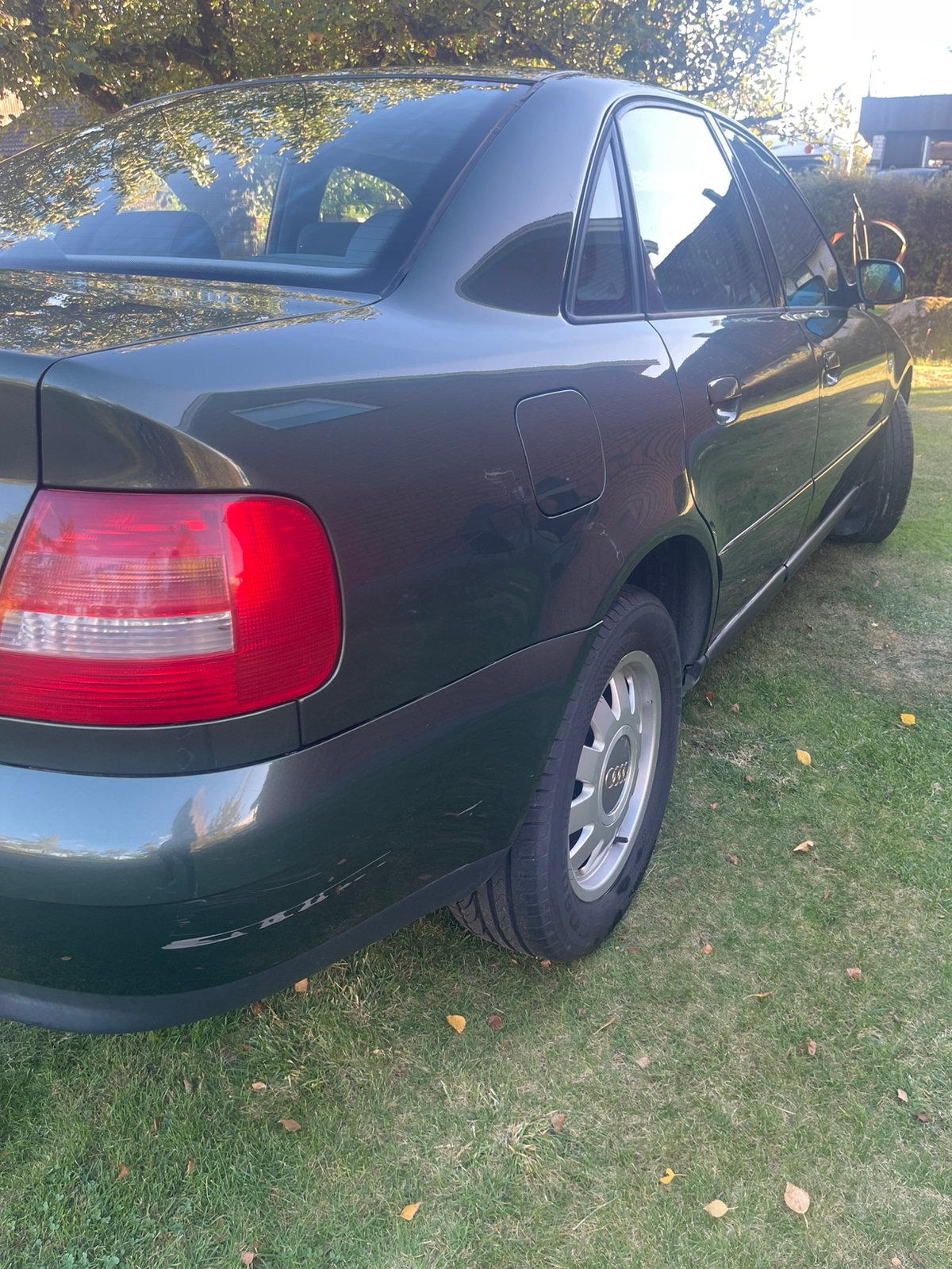 Audi A4 Sedan 1.8 T Manuell 1999, bild 3/10