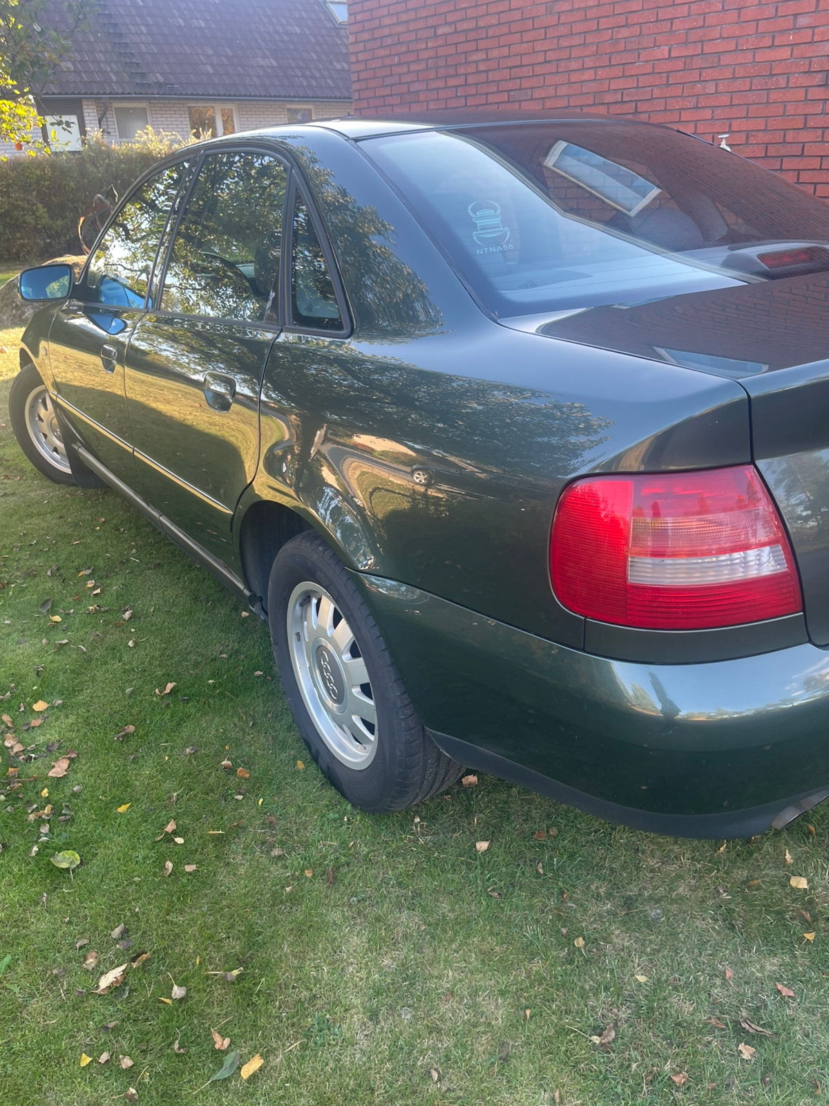 Audi A4 Sedan 1.8 T Manuell 1999, bild 4/10