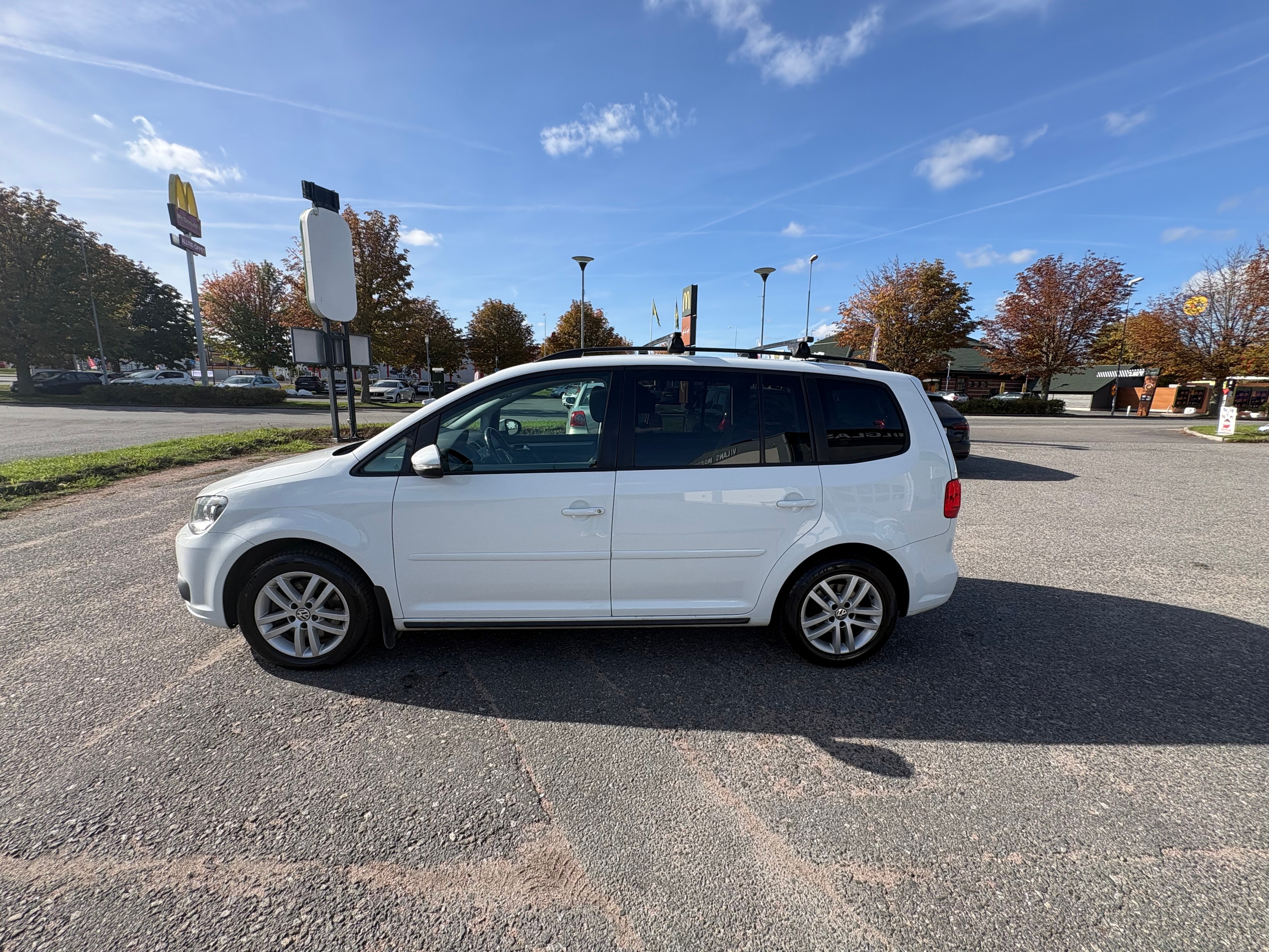 Volkswagen Touran 2015, bild 2/10