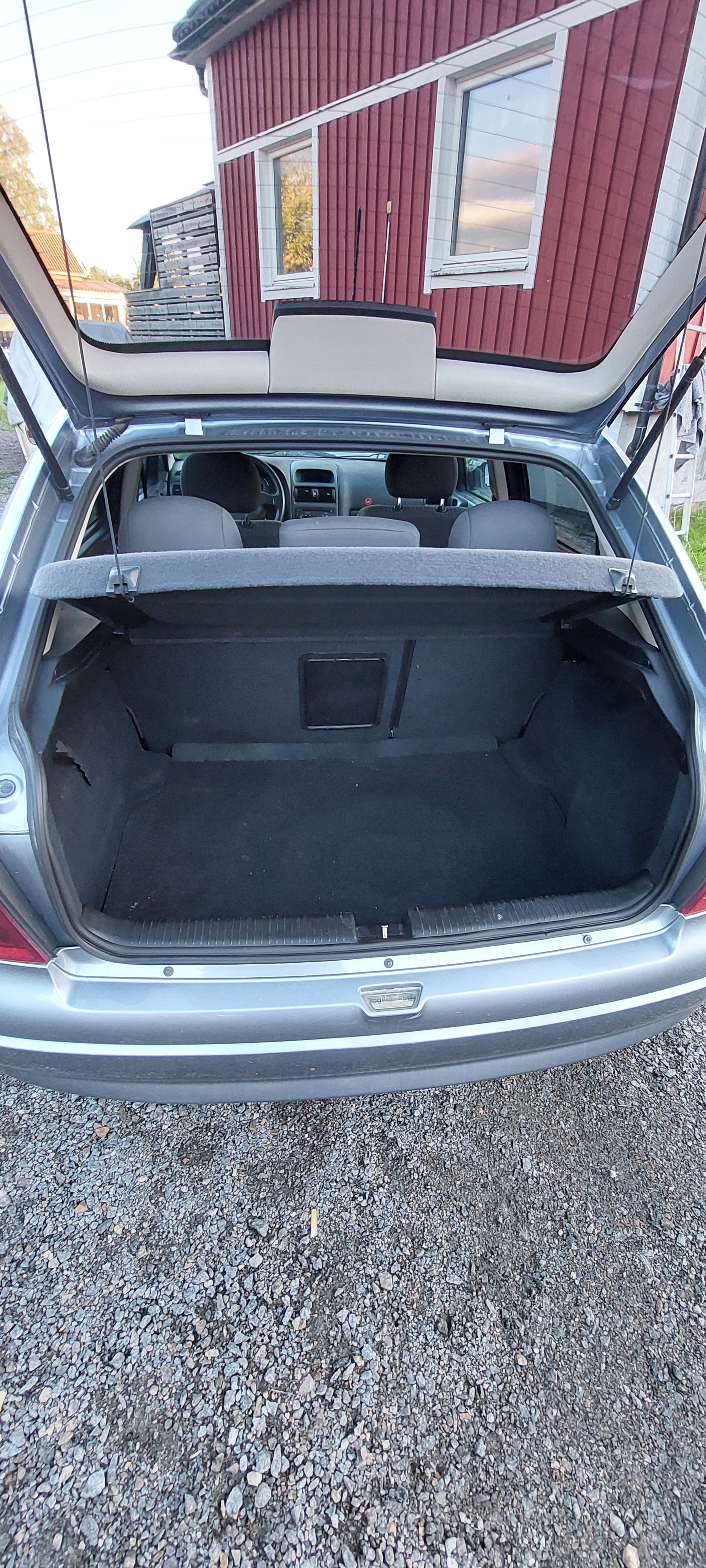 Opel Astra 5-dörrar 1.6 Manuell 2003, bild 7/8