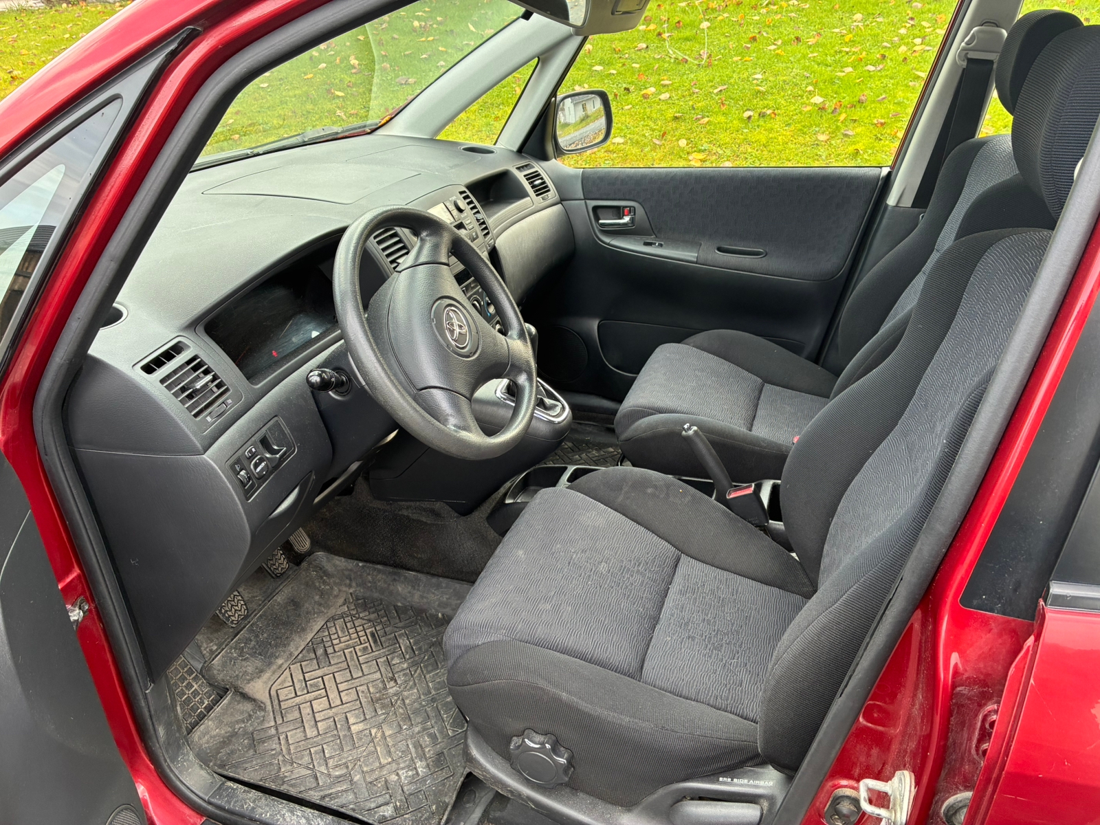 Toyota Corolla Verso 1.6 VVT-i Manuell 2003, photo 5/8