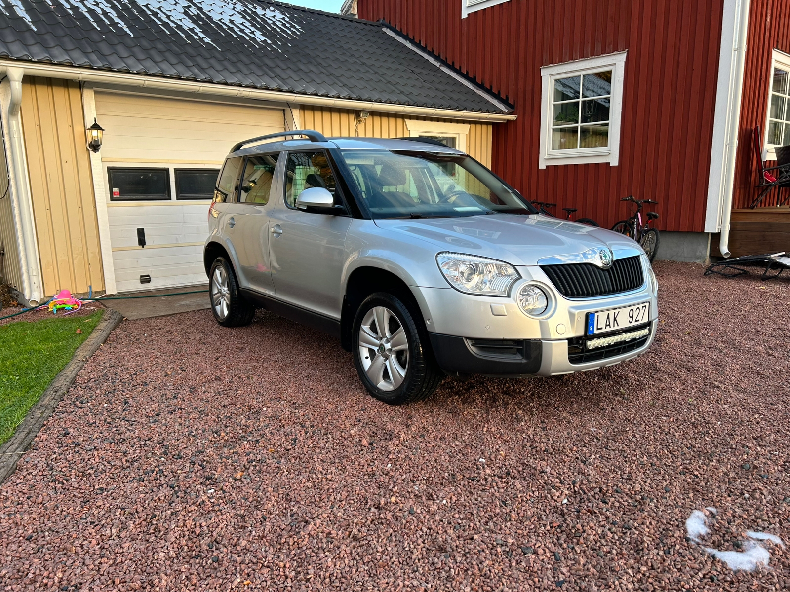 Skoda Yeti 2.0 TDI 4x4 Manuell 2011, bild 2/10