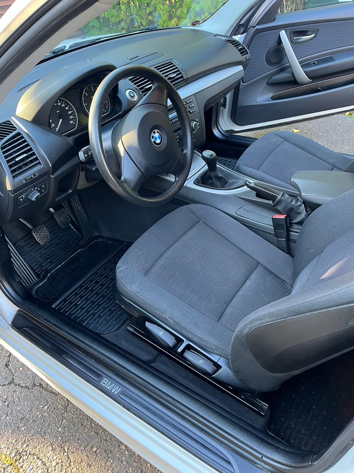 BMW 118 d 3-dörrars Manuell 2009, photo 6/9