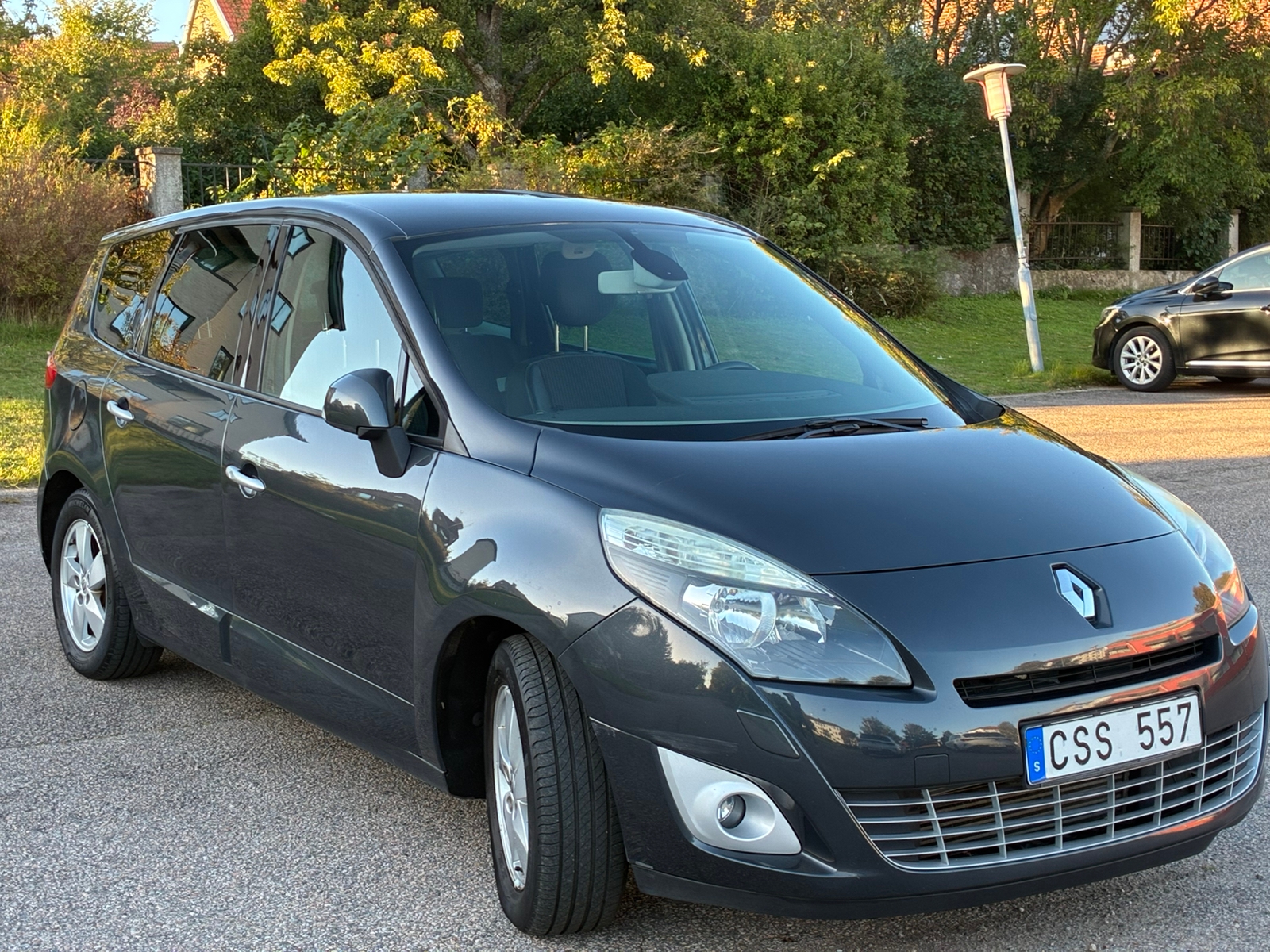 Renault Grand Scenic III 1.6 dCi Manuell 2011, bild 2/10
