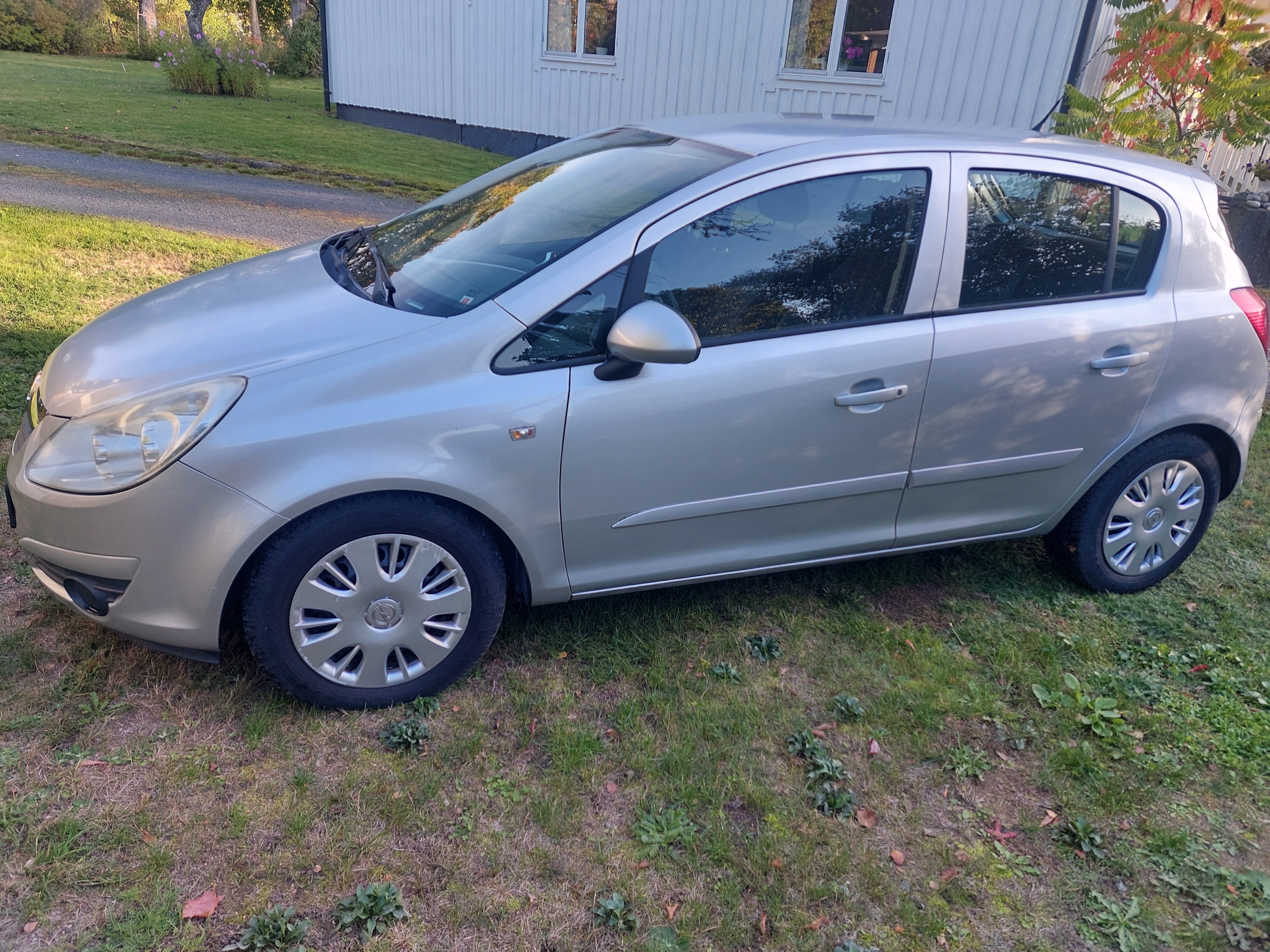 Opel Corsa 5-dörrar 1.2 Twinport Manuell 2008, bild 2/5
