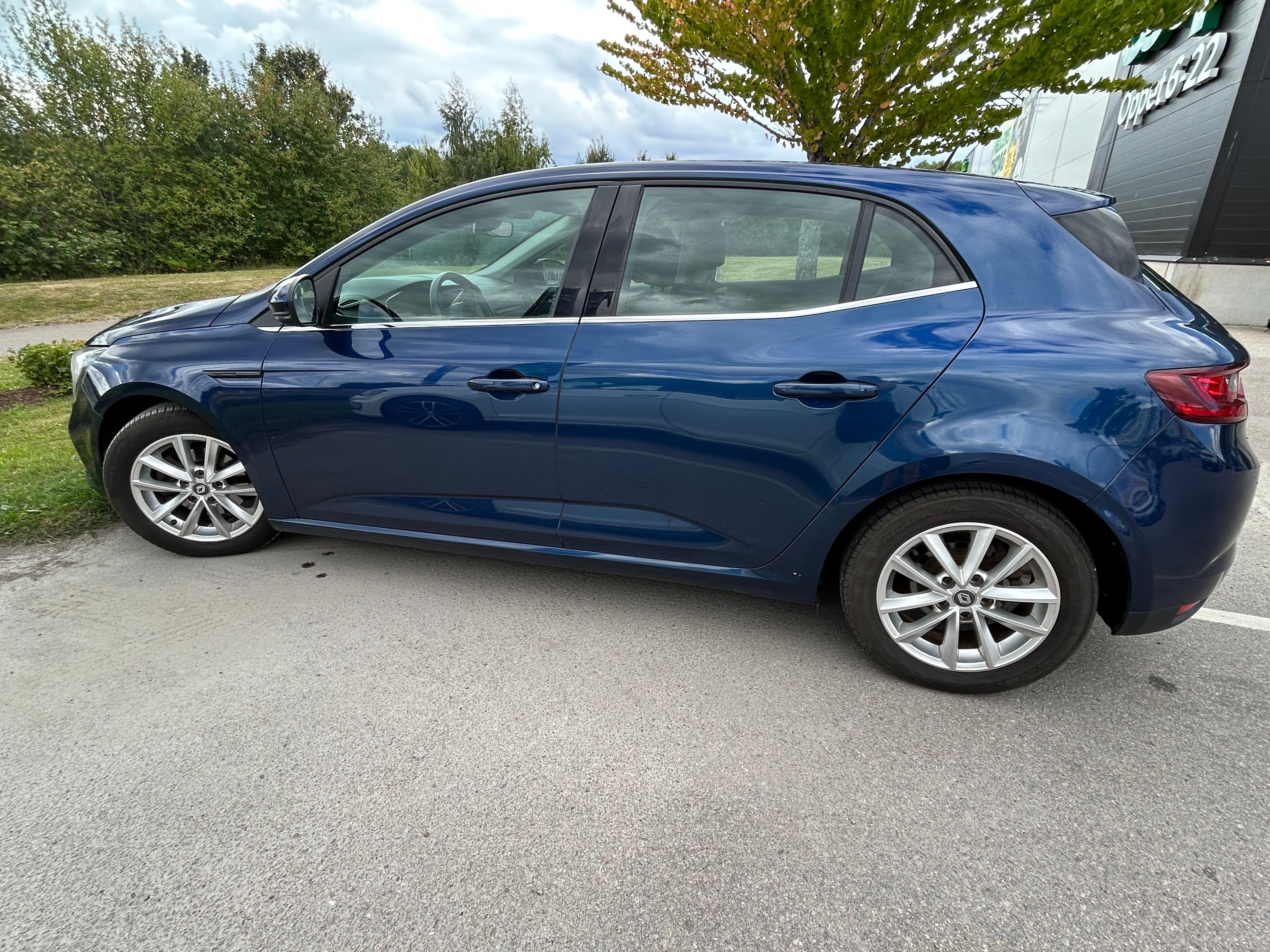Renault Megane IV 1.5 dCi Manuell 2016, photo 2/6
