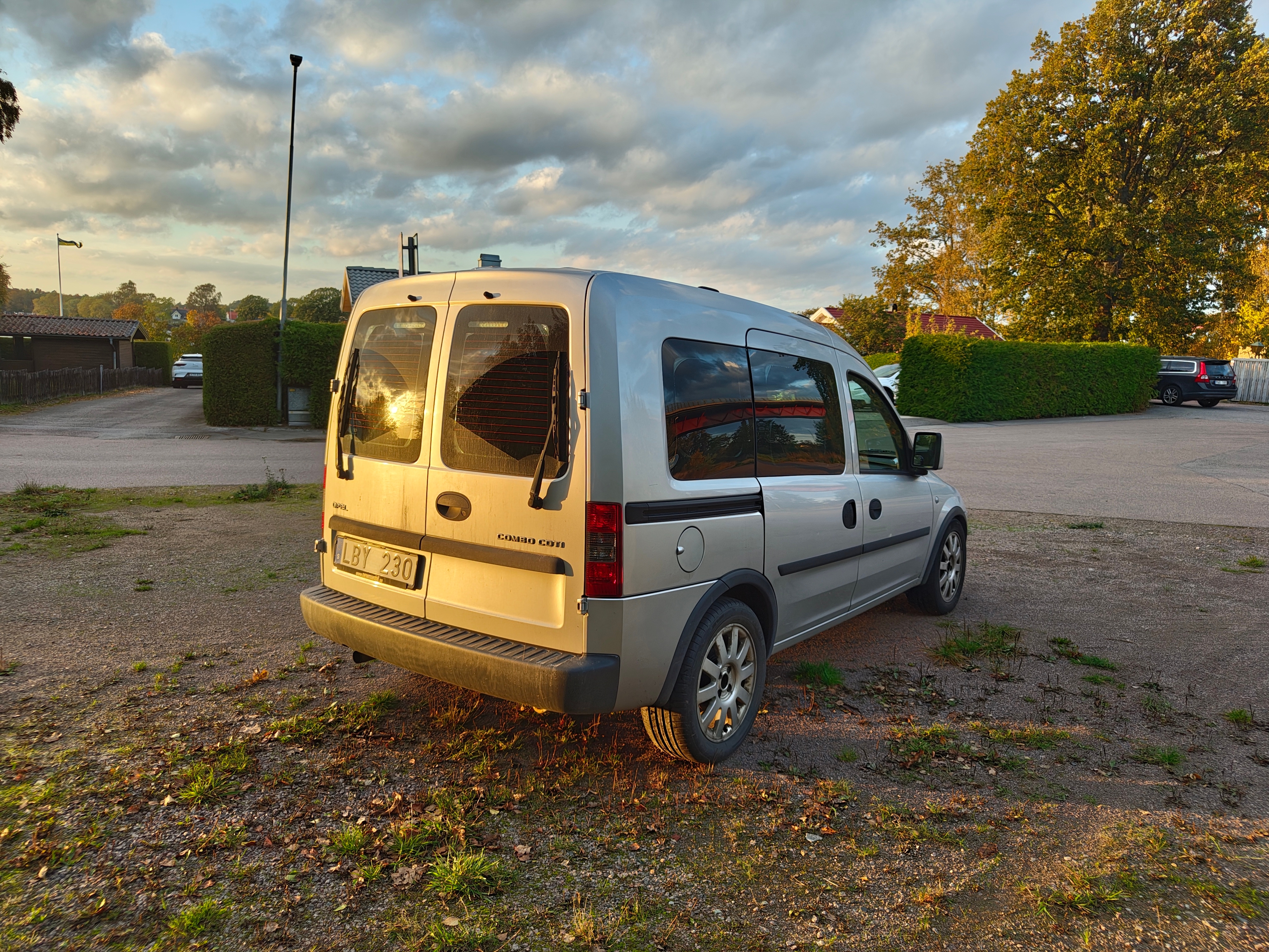 Opel Combo 1.3 CDTI ecoFLEX Manuell 2011, kuva 3/10