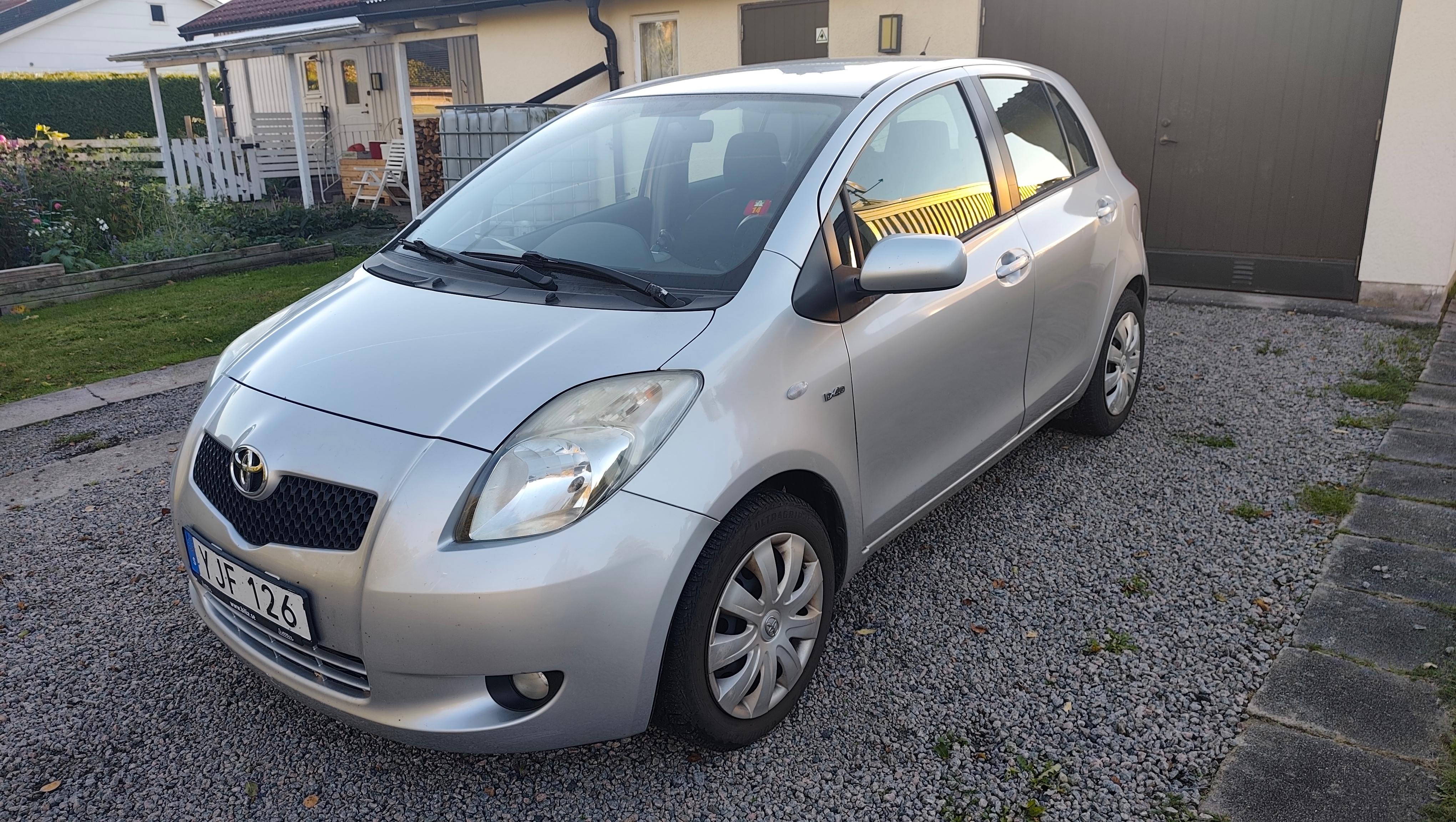 Toyota Yaris 5-dörrar 1.4 D-4D Manuell 2008, bild 2/10