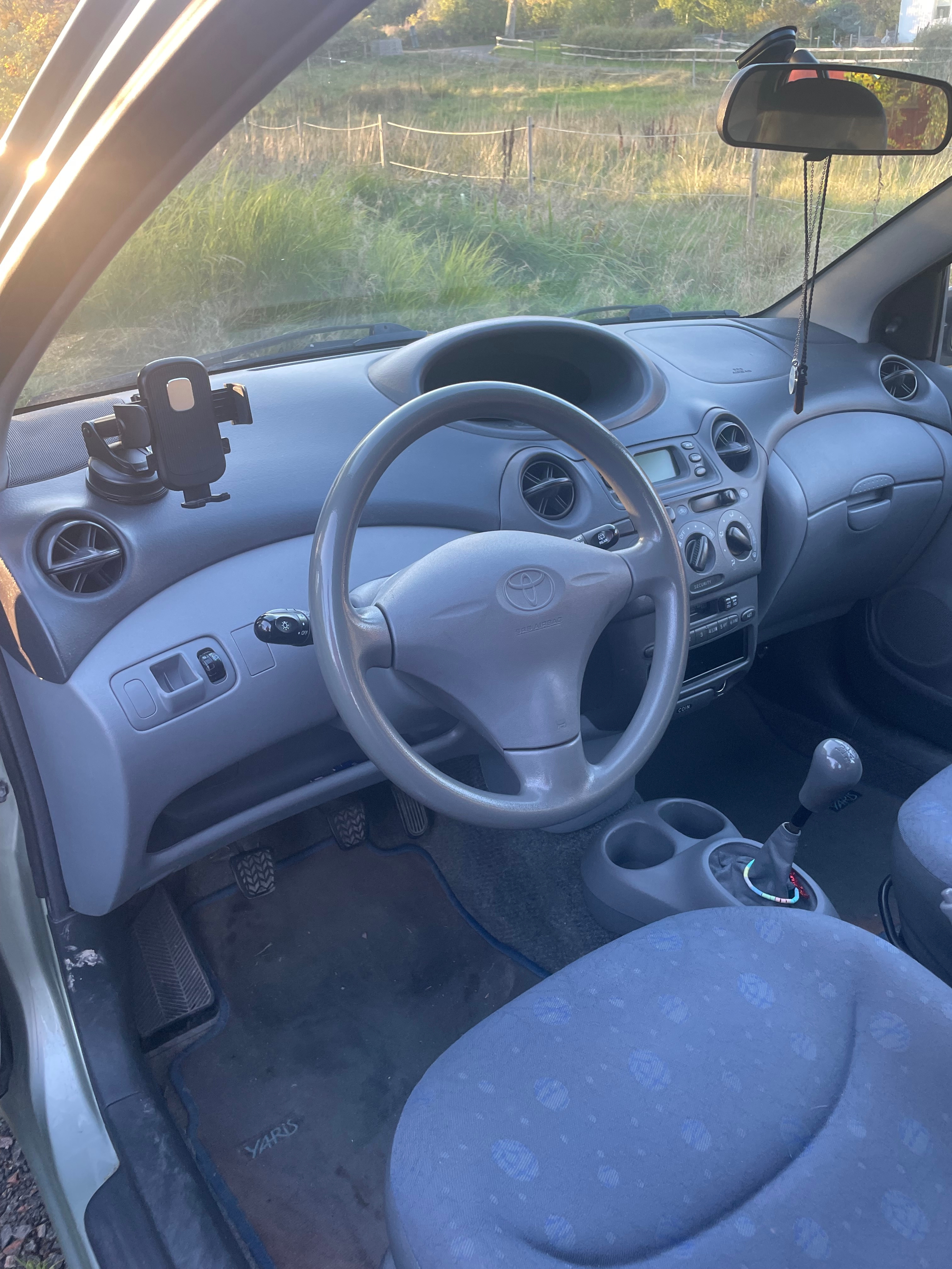 Toyota Yaris 5-dörrar 1.0 VVT-i Manuell 2002, bild 4/6