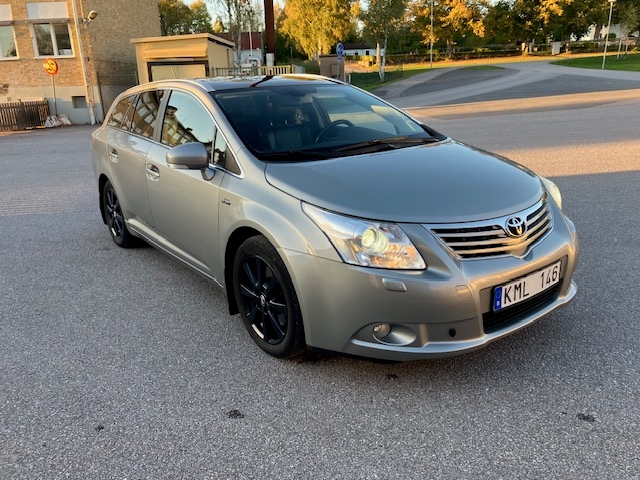 Toyota Avensis Kombi 2.2 D-CAT Manuell 2009, bild 2/10