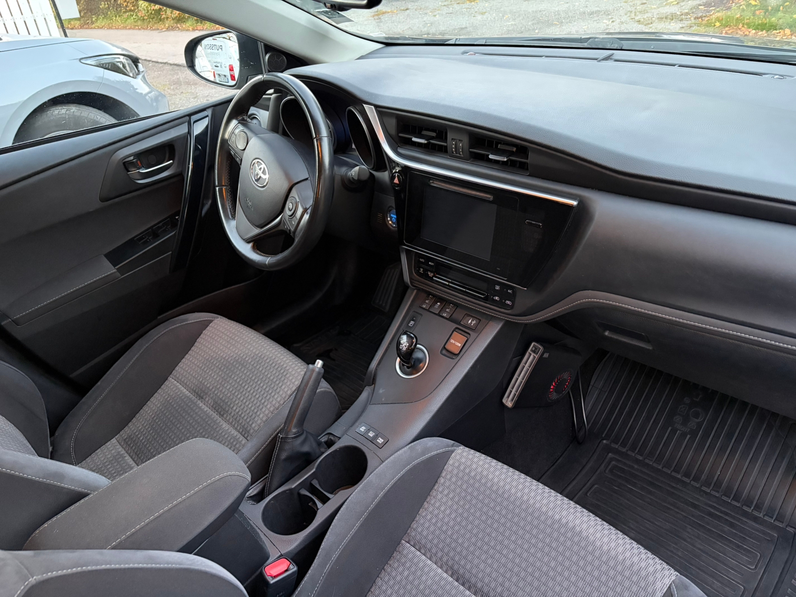 Toyota Auris Touring Sports Hybrid e-CVT 2017, bild 6/10