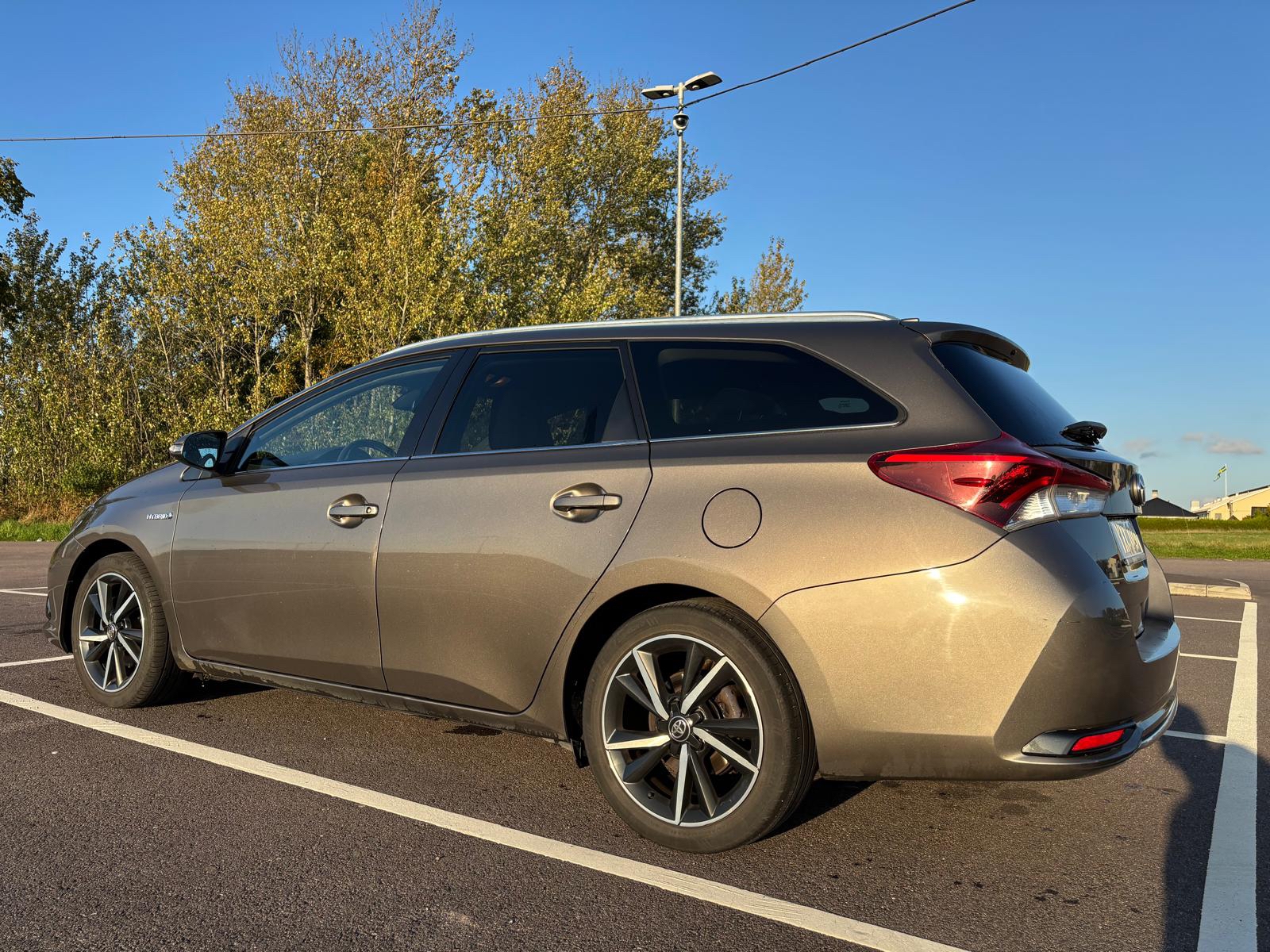 Toyota Auris Touring Sports Hybrid e-CVT 2017, bild 2/10