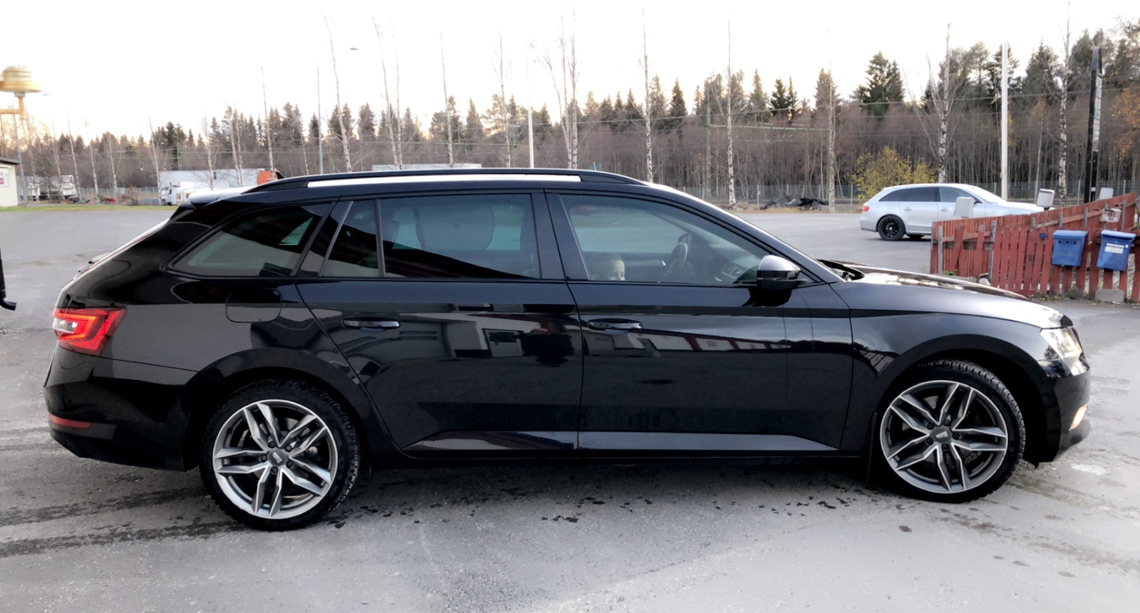 Skoda Superb 2017, bild 2/6