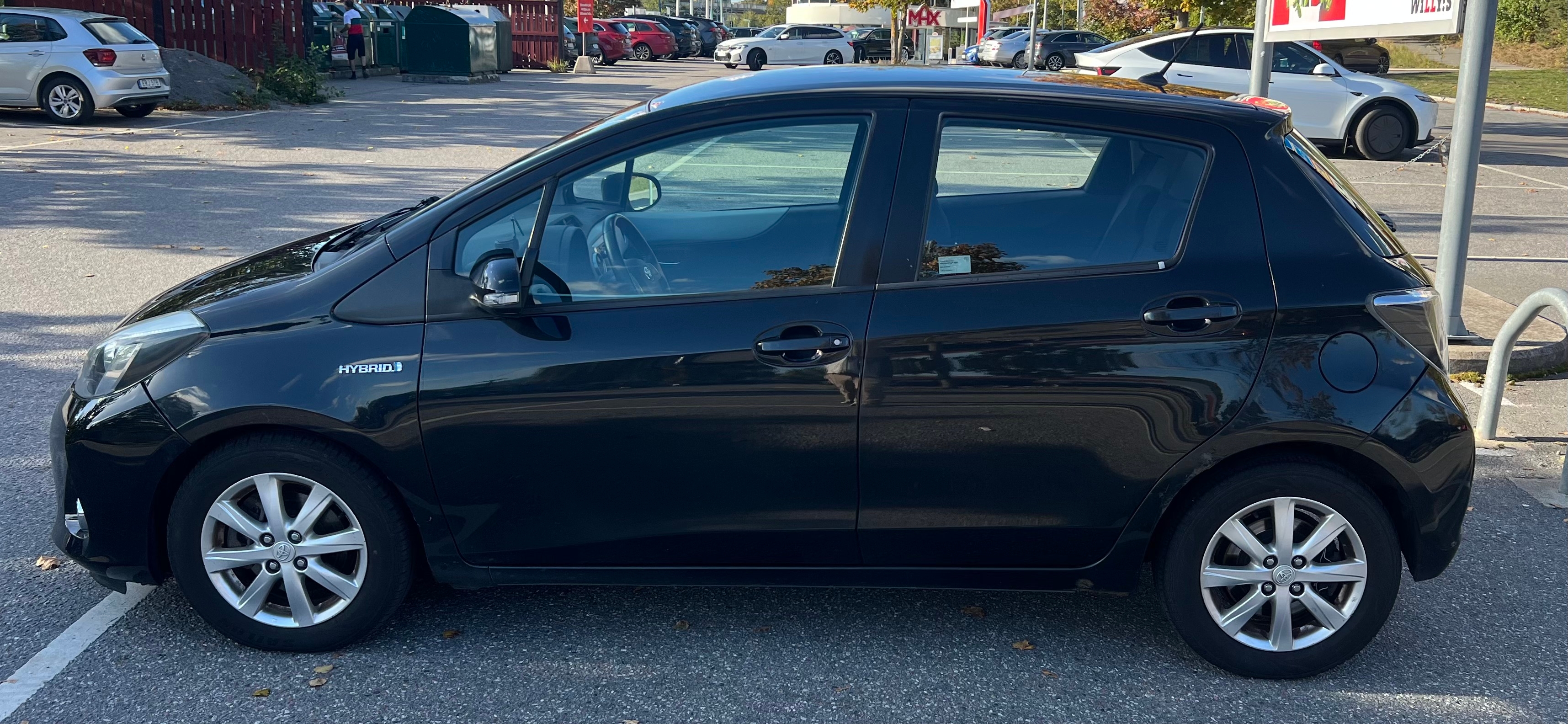 Toyota Yaris Hybrid e-CVT 2012, kuva 2/7