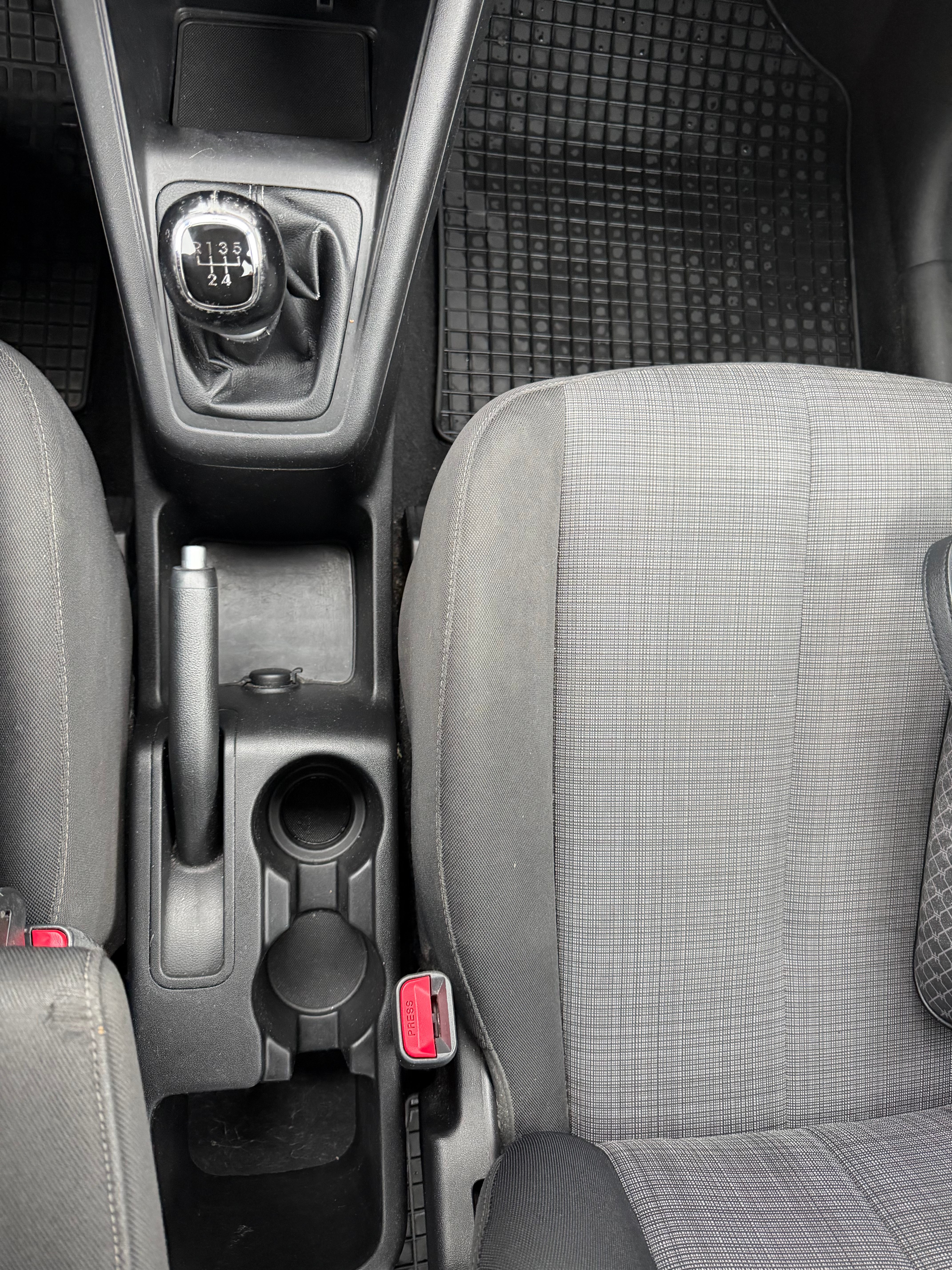 Kia Venga 1.4 CVVT Manuell 2010, bild 5/8