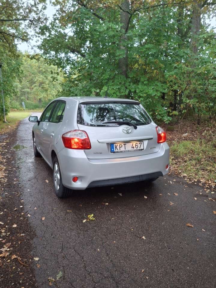 Toyota Auris 2011, bild 2/4